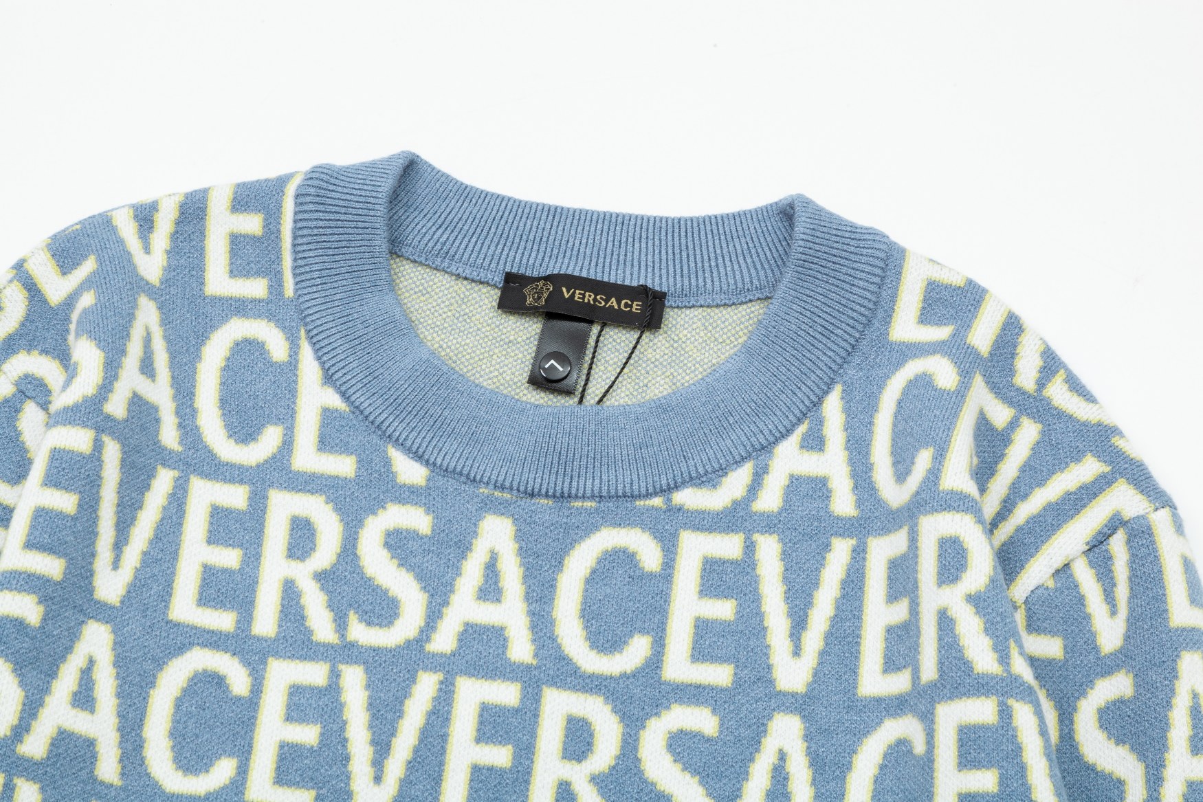 “DW. Luxury Knit Sweaters: German Machine, Wool Blend, Windproof Design” - 图片 3