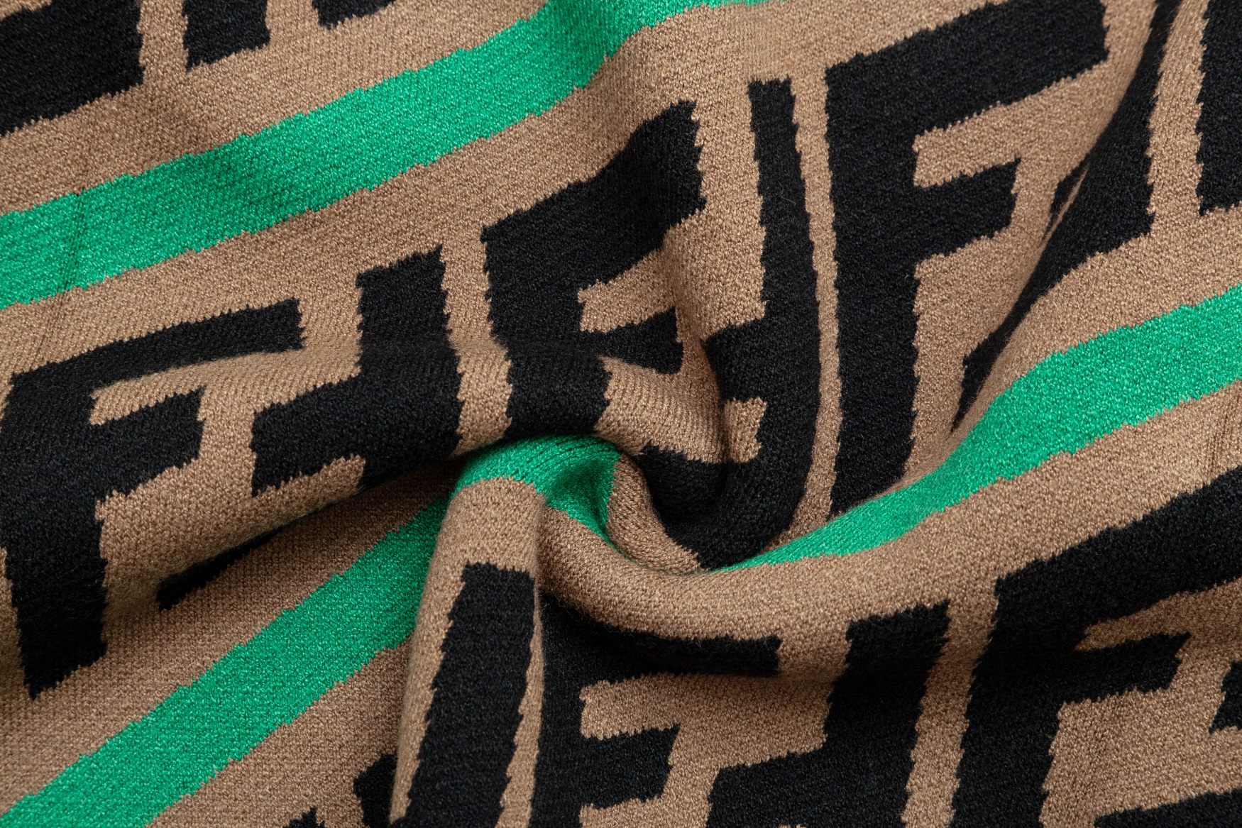 “Autumn Bouquet Crocheted Sweater for Luxury Daily Commuting” - 图片 8