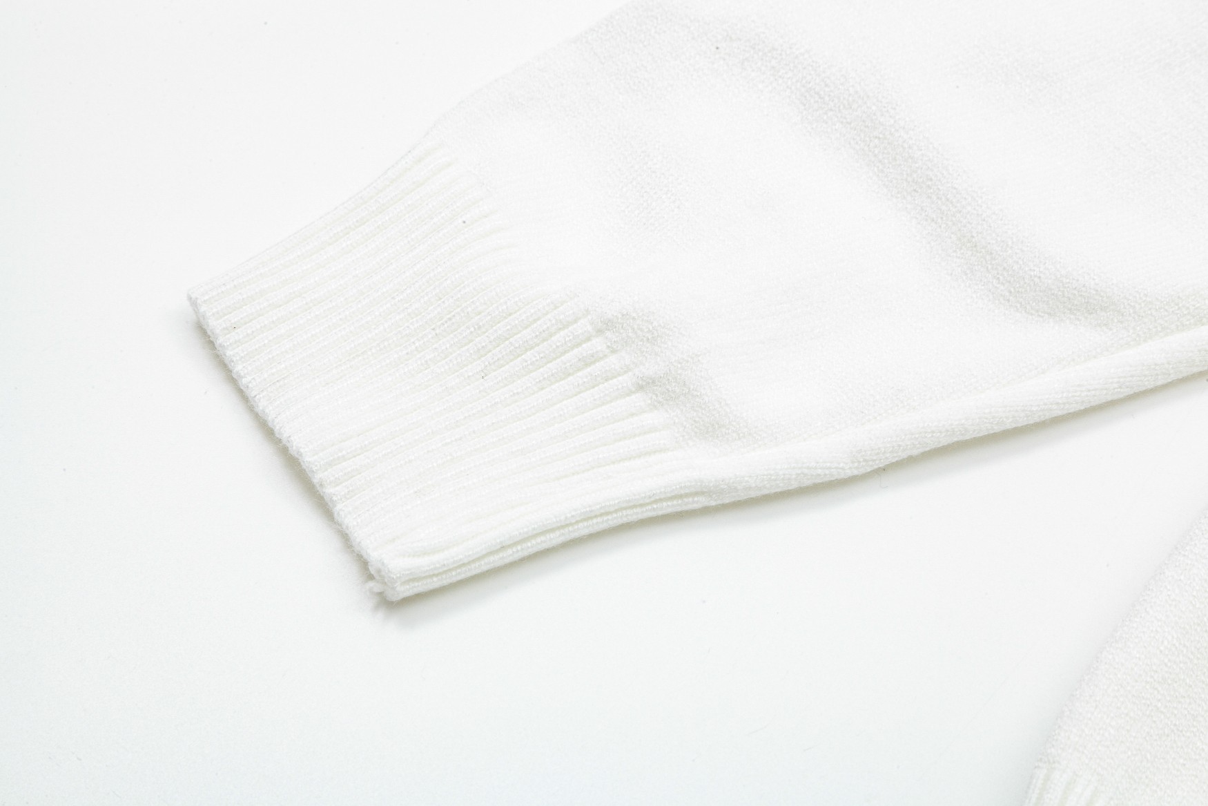 Luxury Wool Crochet Jacket with German Florist Machine – White/Black, M-XXL Sizes - 图片 5