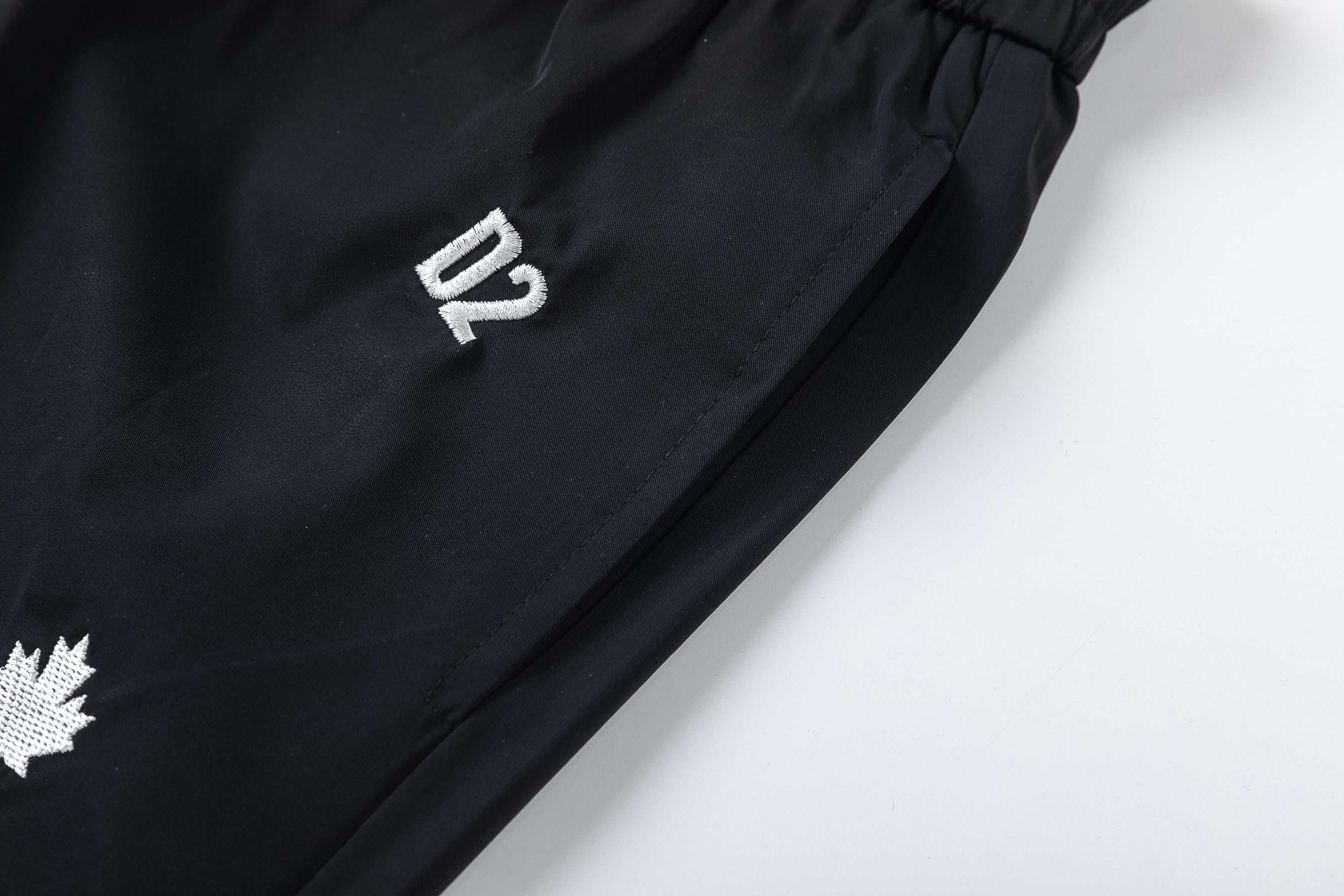 DSQUARED2 2025 Logo Embroidered Beach Shorts in Black, High-Quality Polyester, Various Sizes - 图片 4