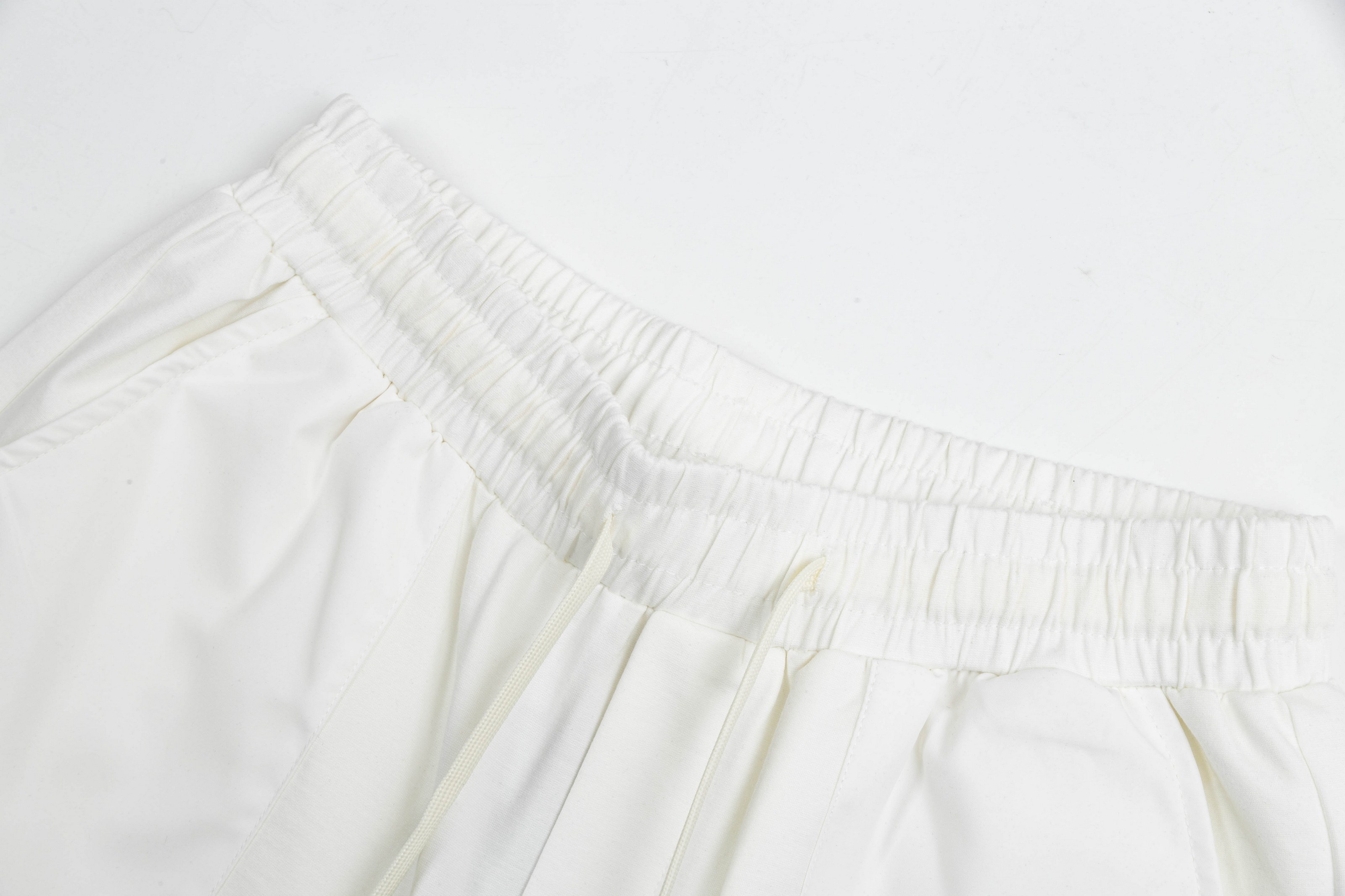 2025 Custom Knitted Logo Shorts in Black-White, Tight Layout, Strong Crotch, Stylish Design - 图片 3