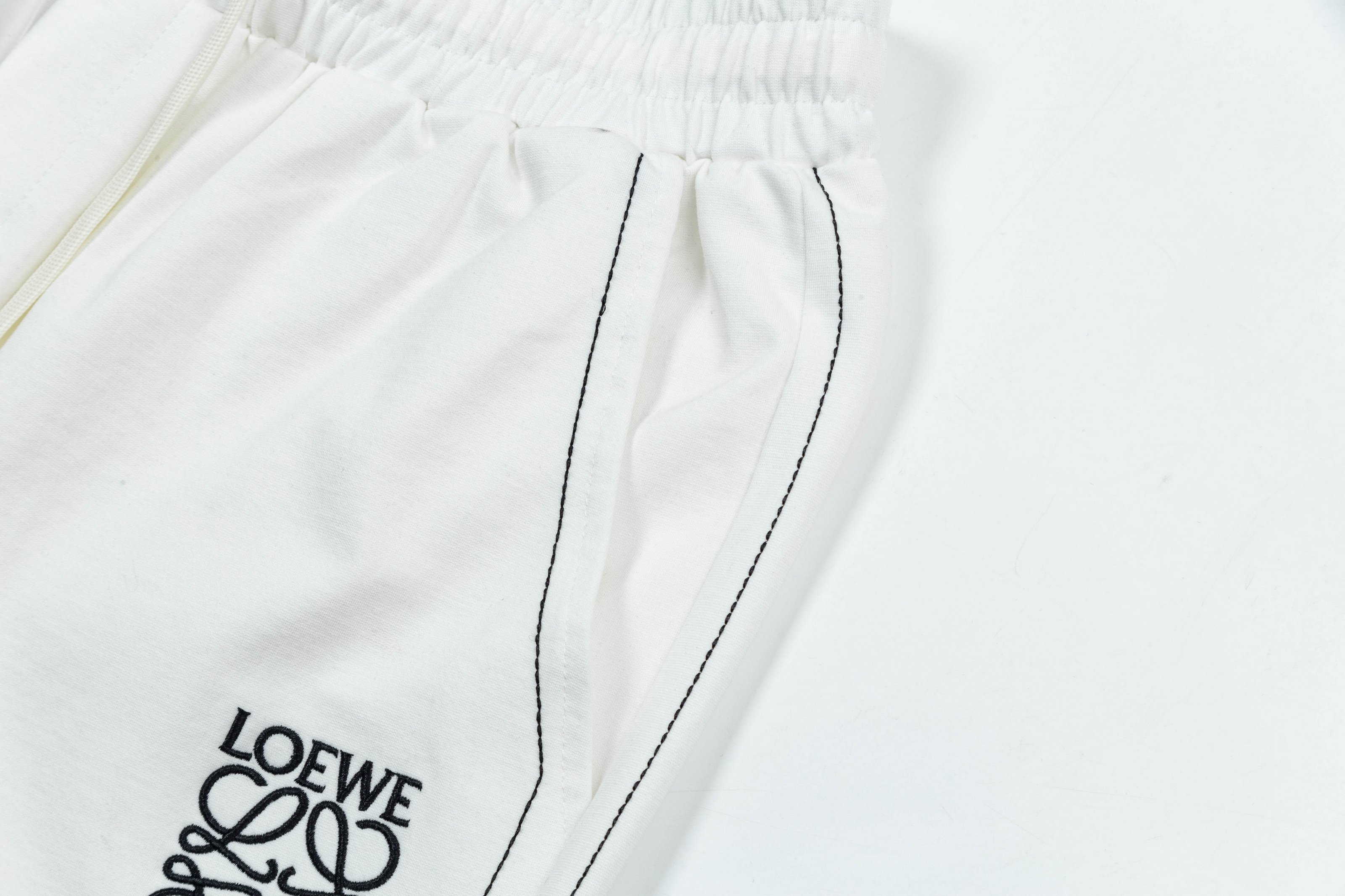 2025 Loewe New Knitting Shorts with Custom Fabric and Logo Embroidery - 图片 5