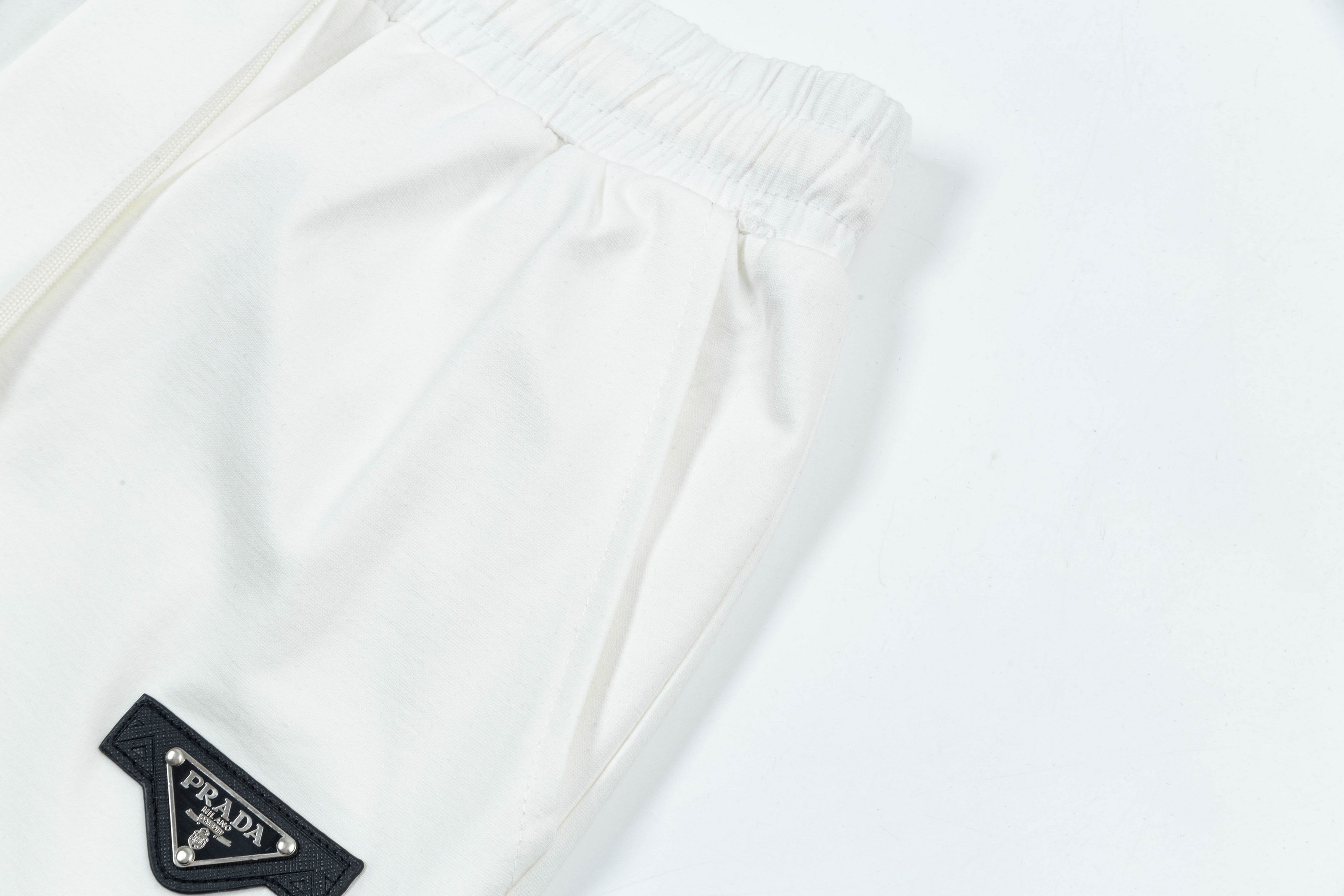 2025 Prada New Knitting Shorts: Custom Fabric, Embroidered Logo, Stylish Design. - 图片 5