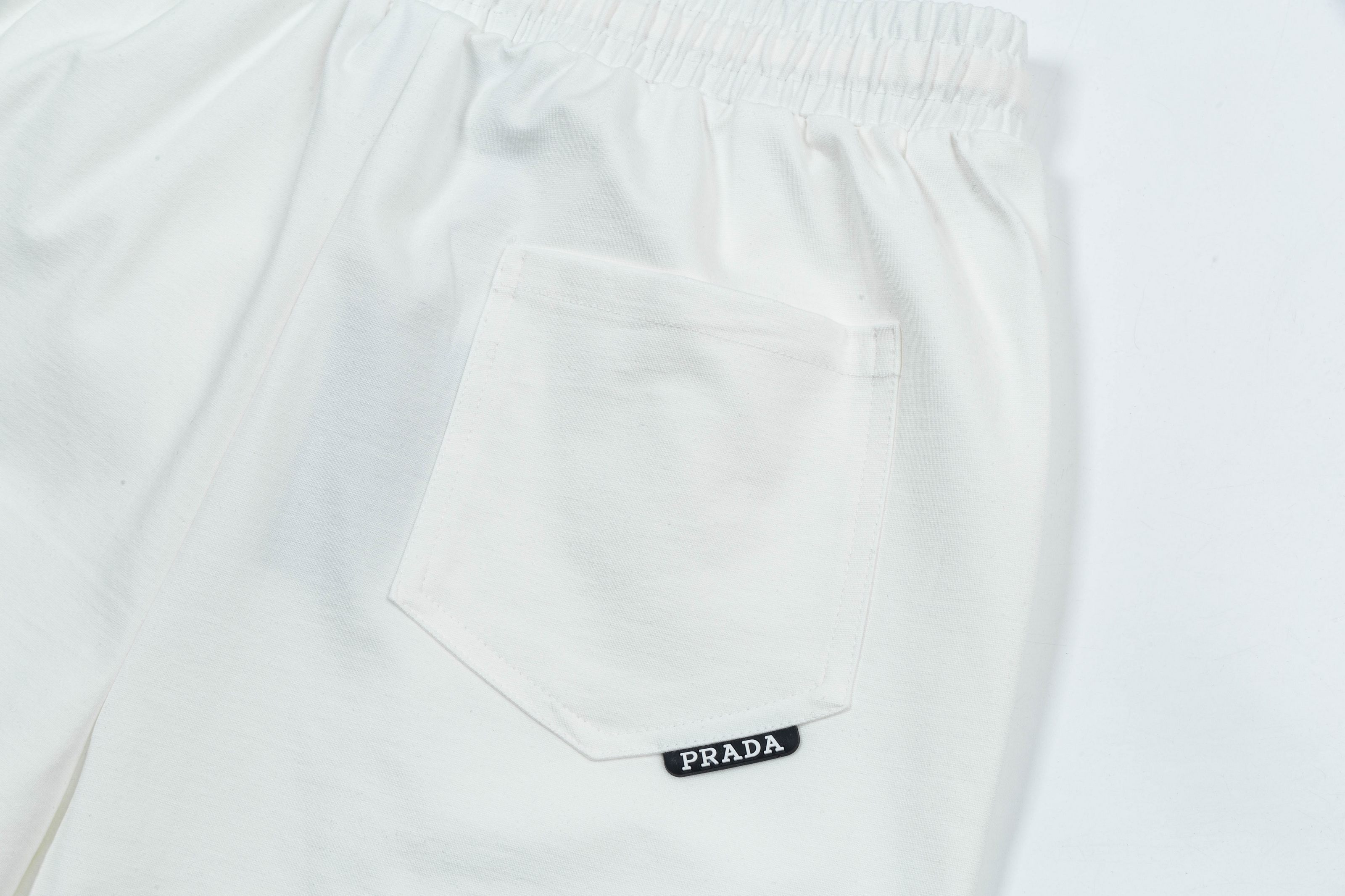 2025 Prada New Knitting Shorts: Custom Fabric, Embroidered Logo, Stylish Design. - 图片 4