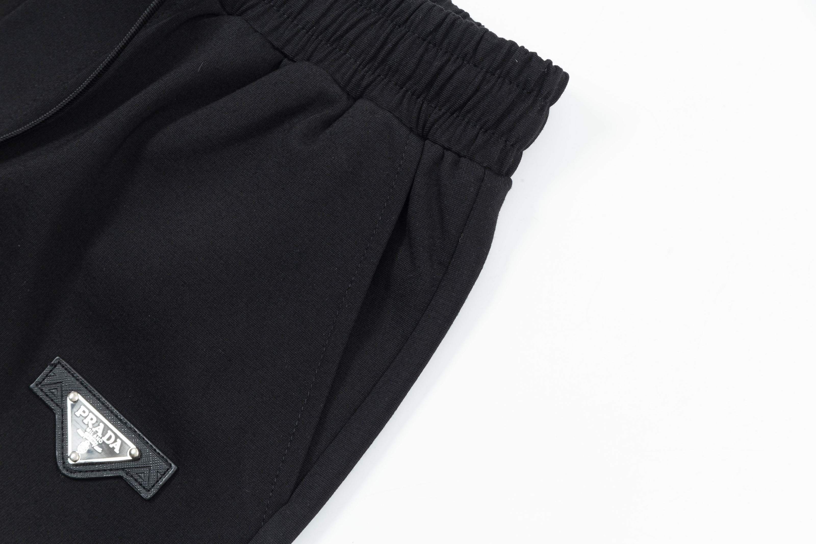 2025 Prada New Knitting Shorts with Custom Embroidered Logo and Strong Crotch Comfort - 图片 5