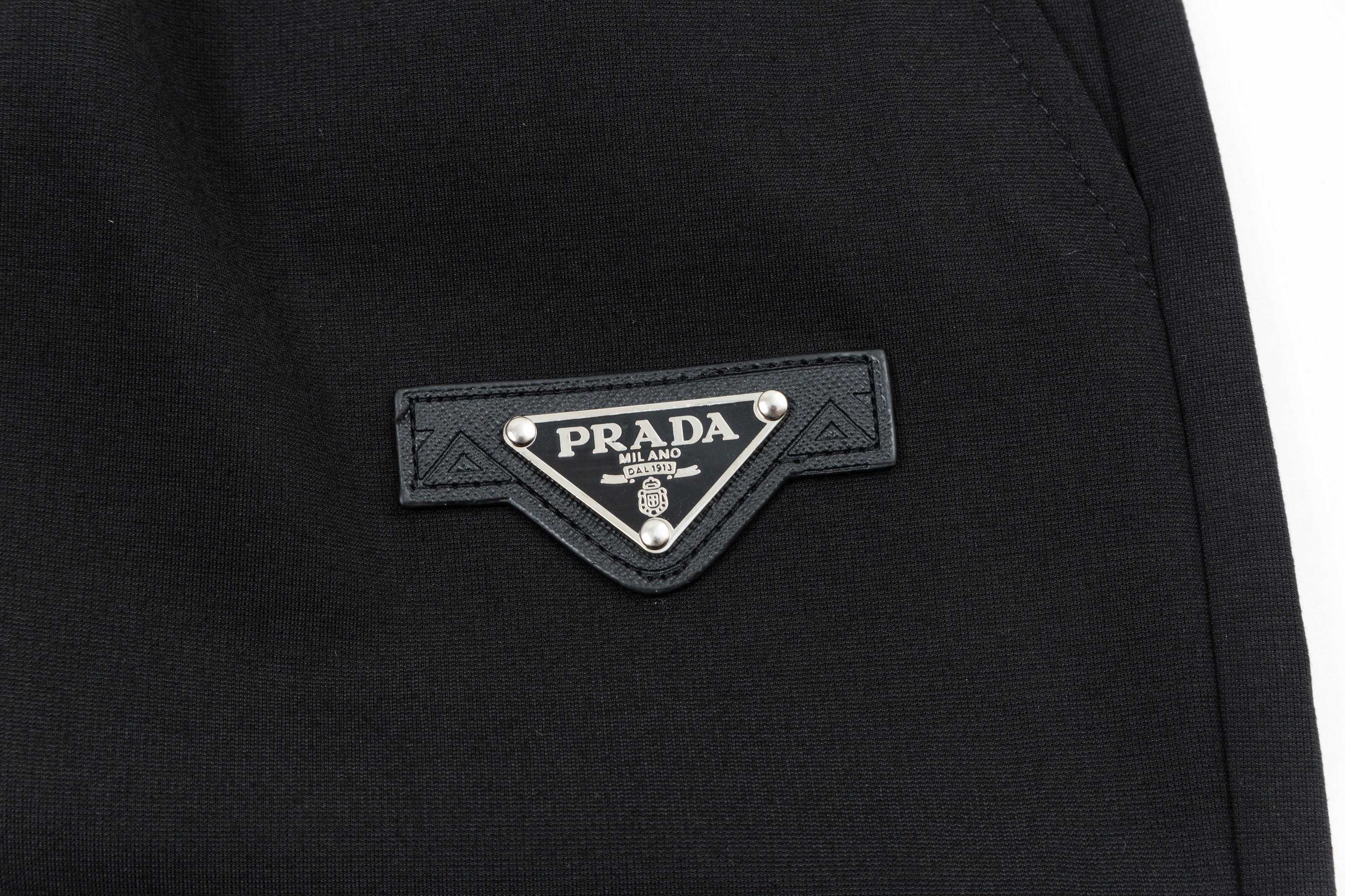 2025 Prada New Knitting Shorts with Custom Embroidered Logo and Strong Crotch Comfort - 图片 7