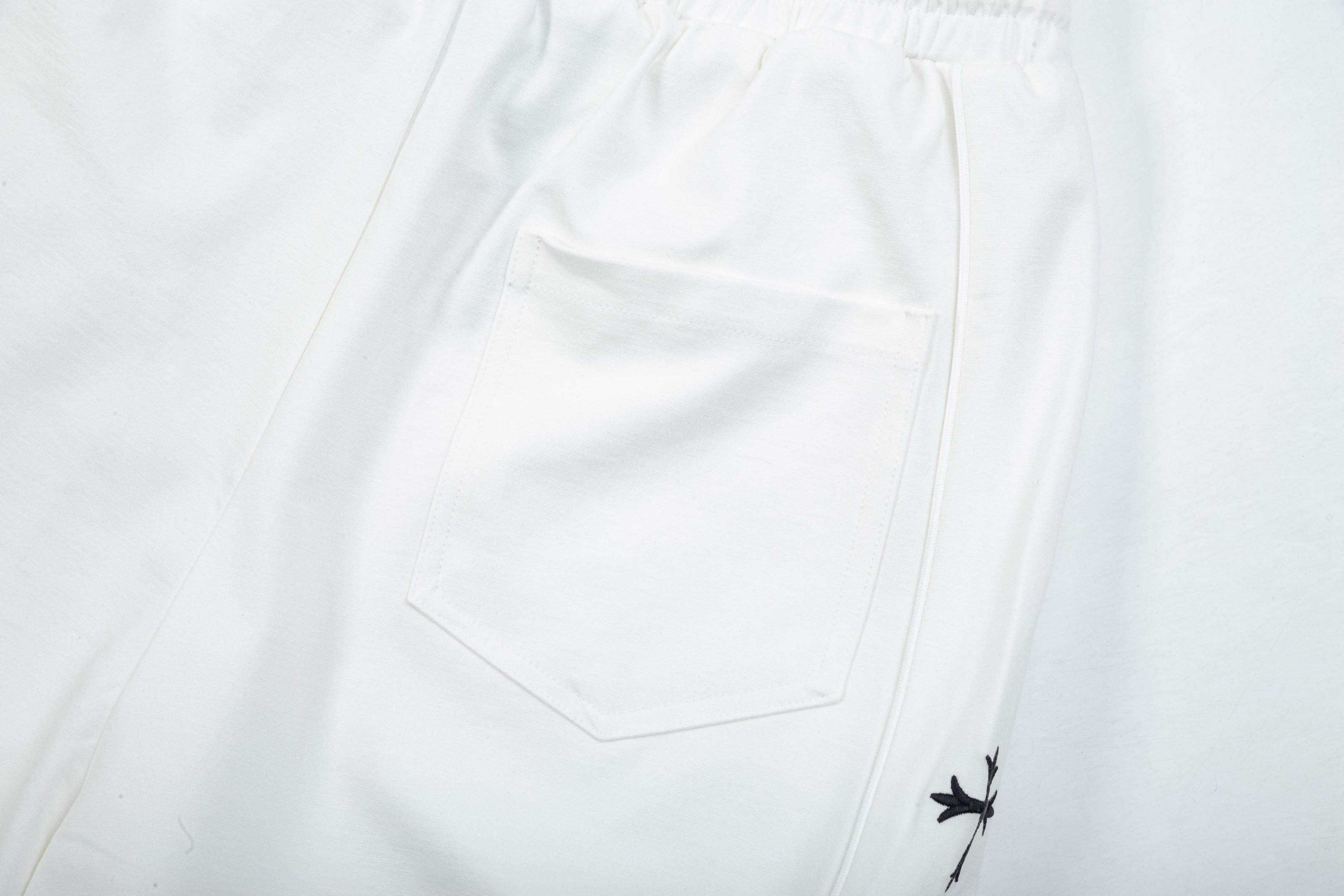 “2025 Crocon Knitting Shorts: Custom Fabric, Strong Crotch, Stylish Design | Black-White, M-4XL” - 图片 4