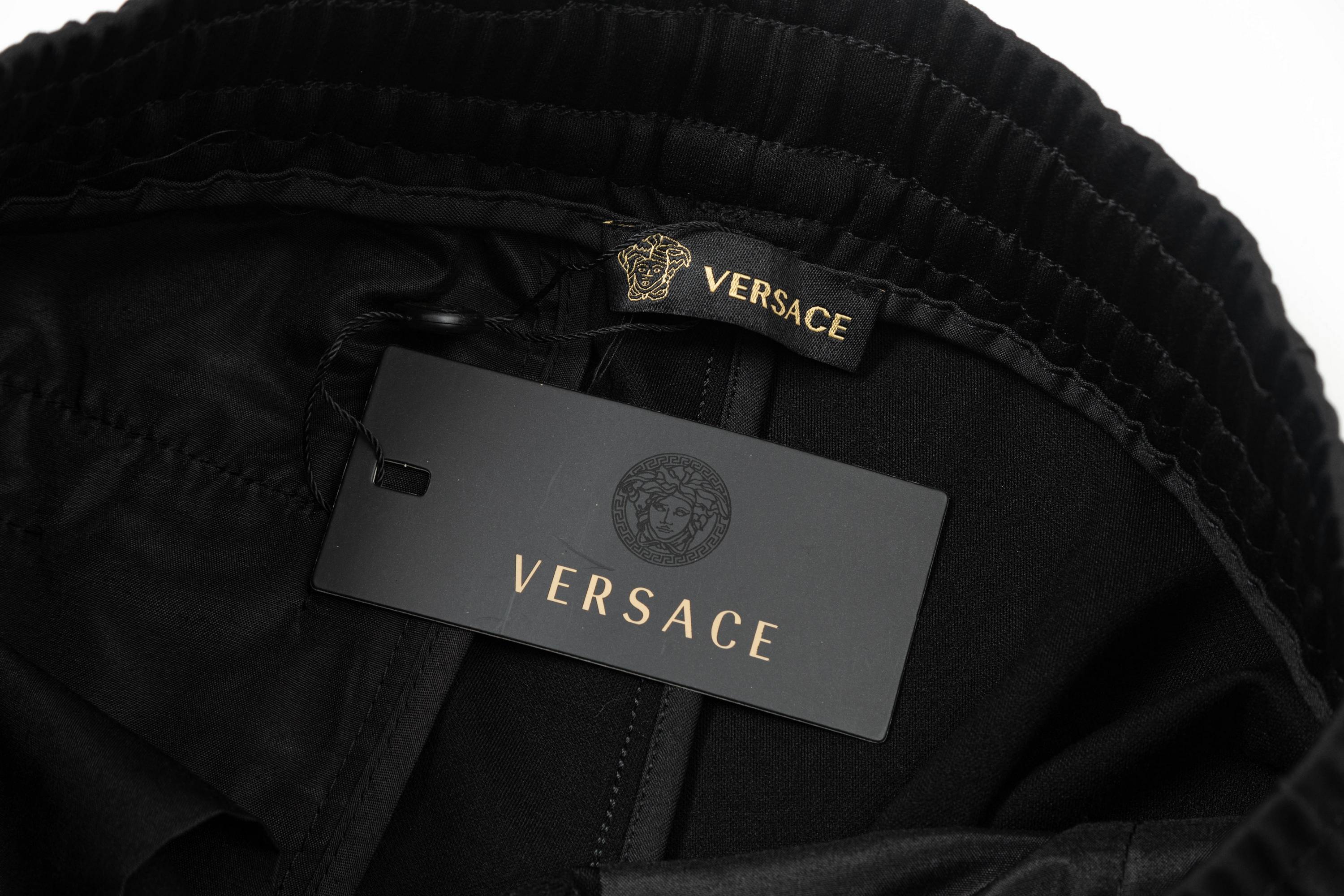 “2025 VERSACE Van Sage Custom Knitting Shorts in Black, Sizes M-4XL” - 图片 9