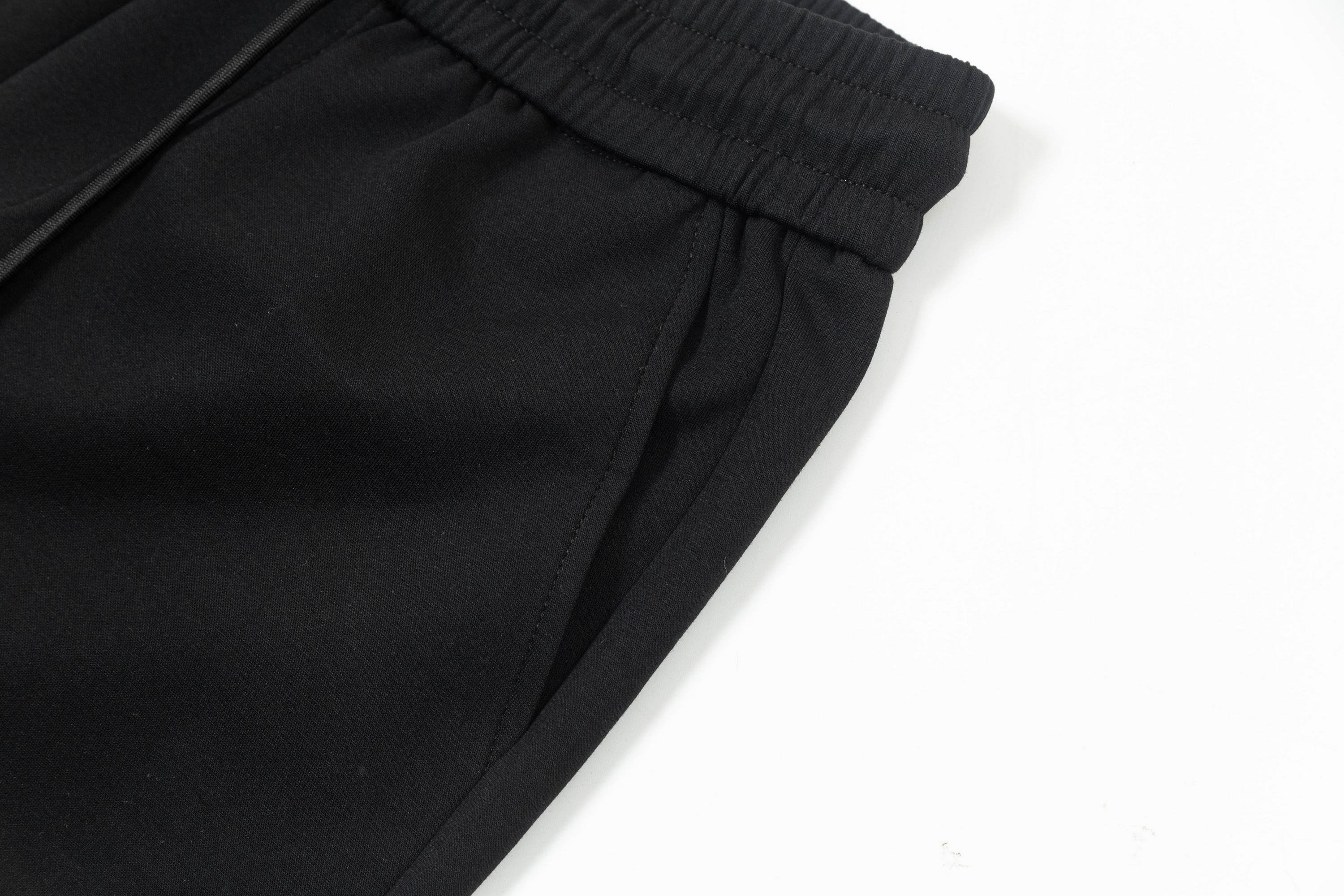 2025 GUCCI Custom Knitting Shorts with Five-Strung Embroidery Logo in Black - 图片 6