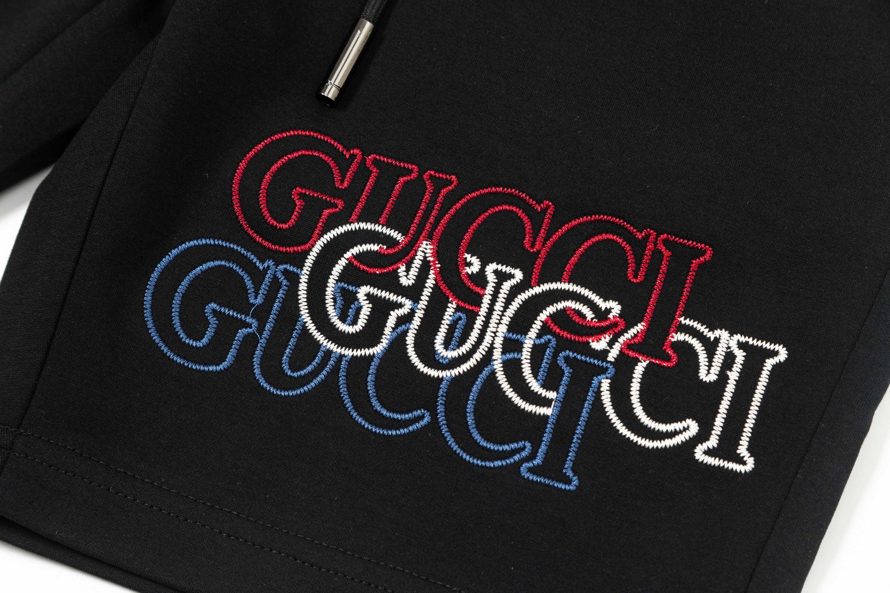 2025 GUCCI Custom Knitting Shorts with Five-Strung Embroidery Logo in Black - 图片 4
