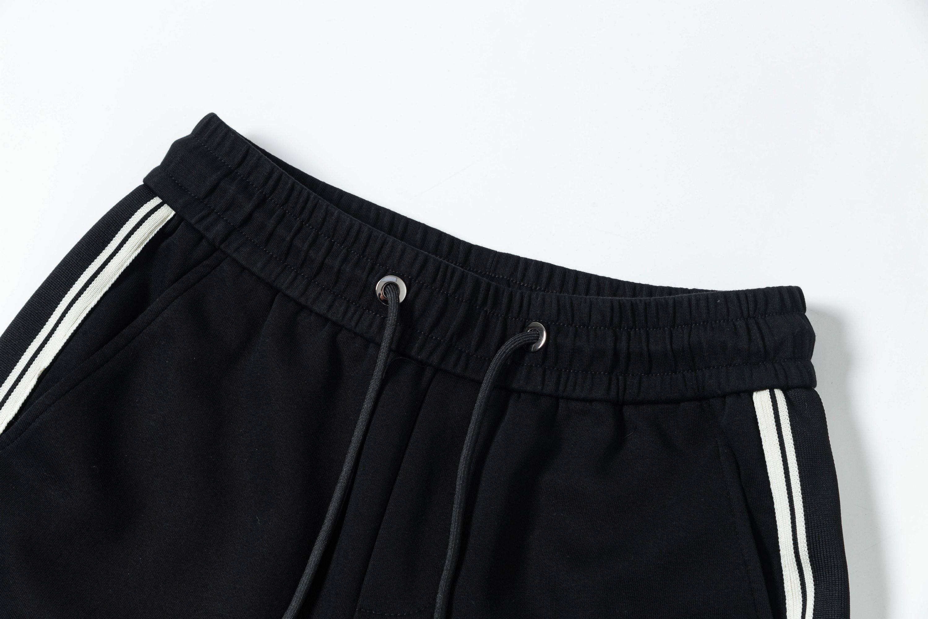 2025 GUCCI New Knitting Shorts: Custom Fabric, Embroidered Logo, Stylish Black Design - 图片 3