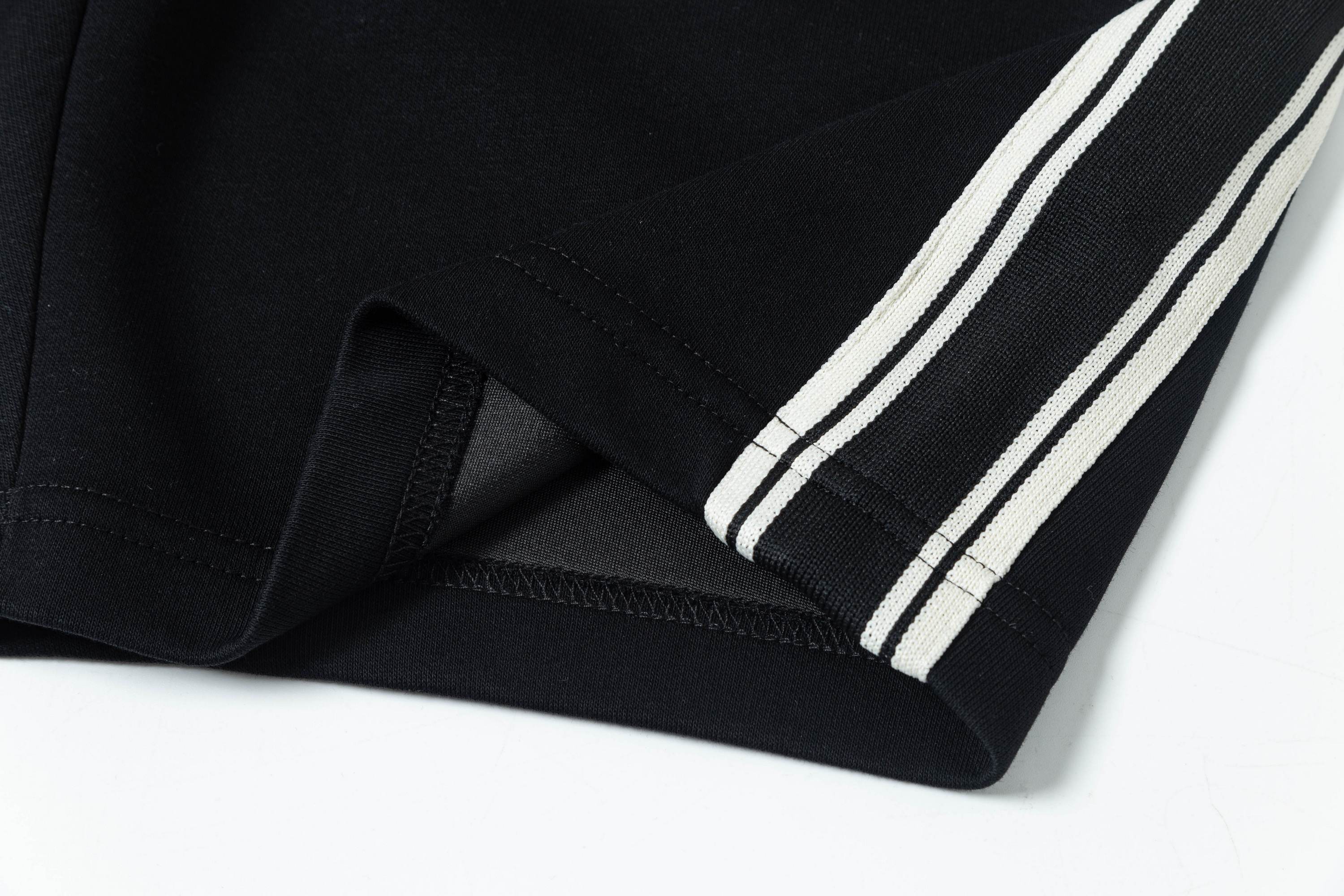 2025 GUCCI New Knitting Shorts: Custom Fabric, Embroidered Logo, Stylish Black Design - 图片 8