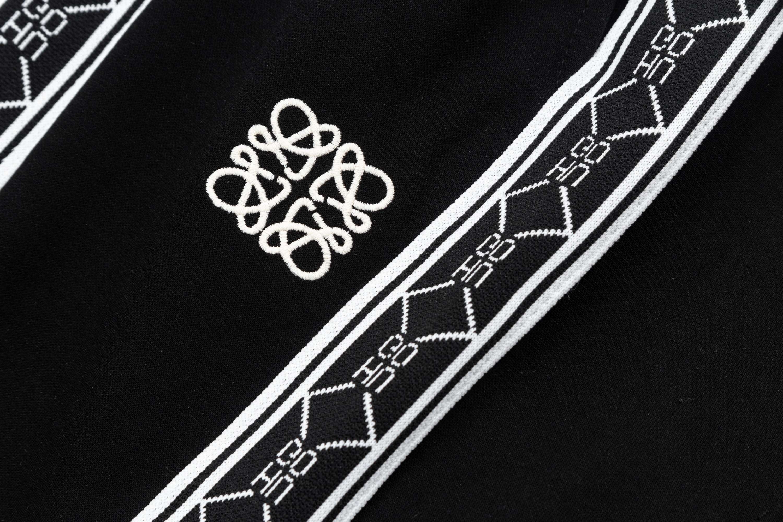 2025 Loewe Custom Knitting Shorts: Tight Layout, Strong Crotch, Stylish Embroidery. - 图片 5