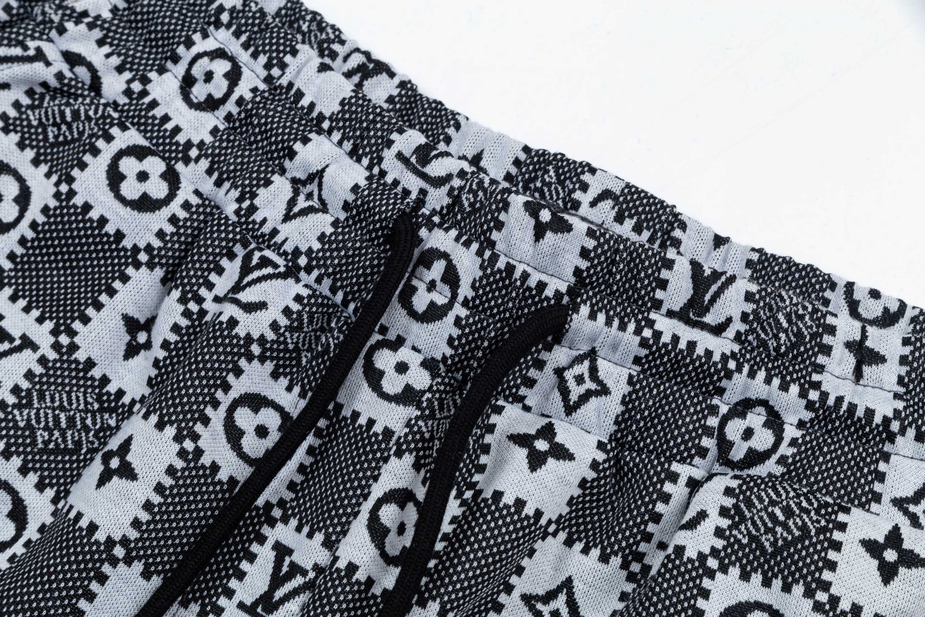 LV Louis Vuitton 2025 Spring/Summer Bouquet Shorts: High-Density Knitting, Tailored Fit, Gold Details. - 图片 3