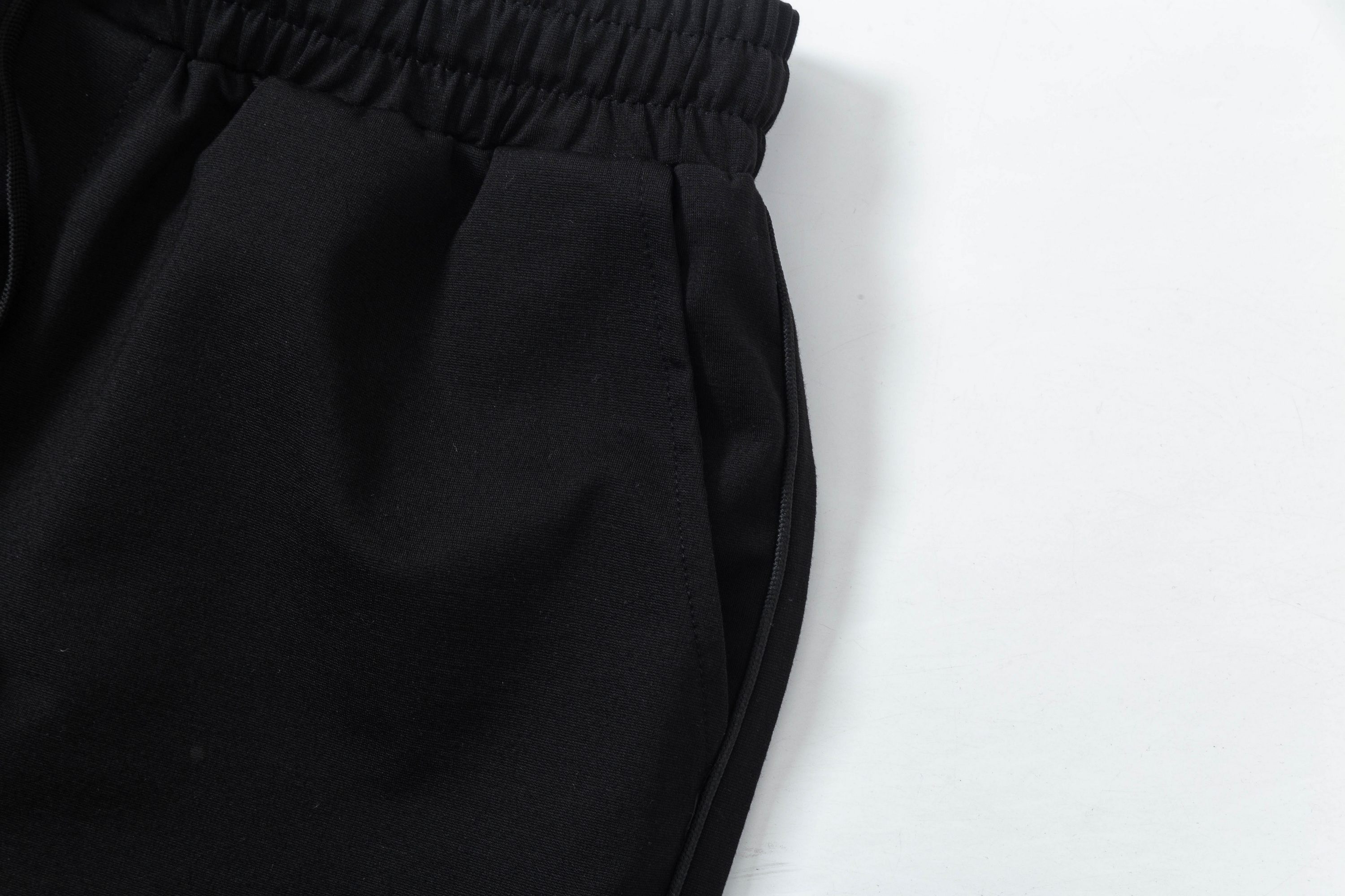 New 2025 GUCCI Knitting Shorts with Custom Embroidery Logo – White-Black, M-4XL - 图片 4