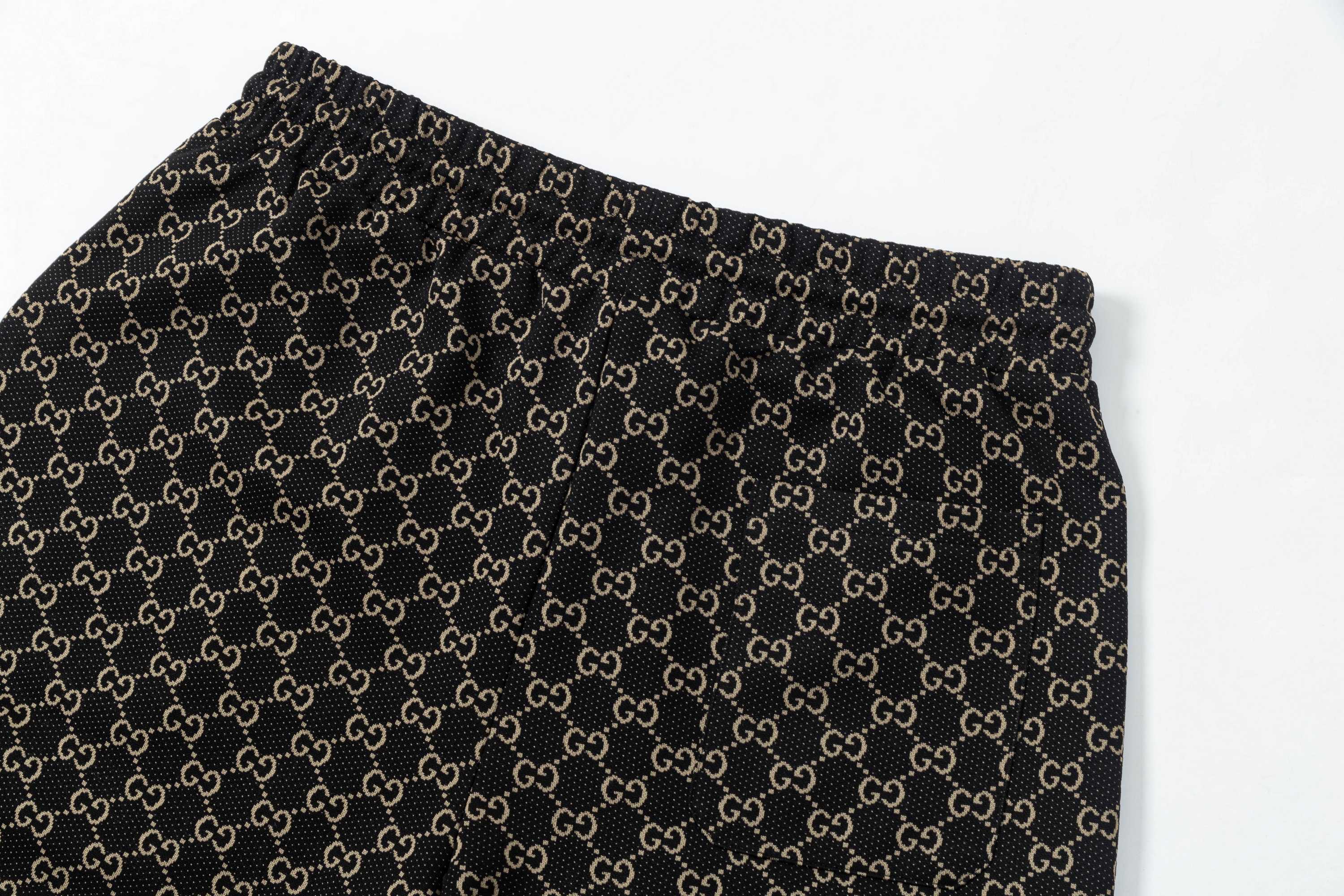 Gucchi 2025 Knitting Shorts: High-Density, Stylish, Comfy, Custom Gold Thongs, Multiple Colors. - 图片 5
