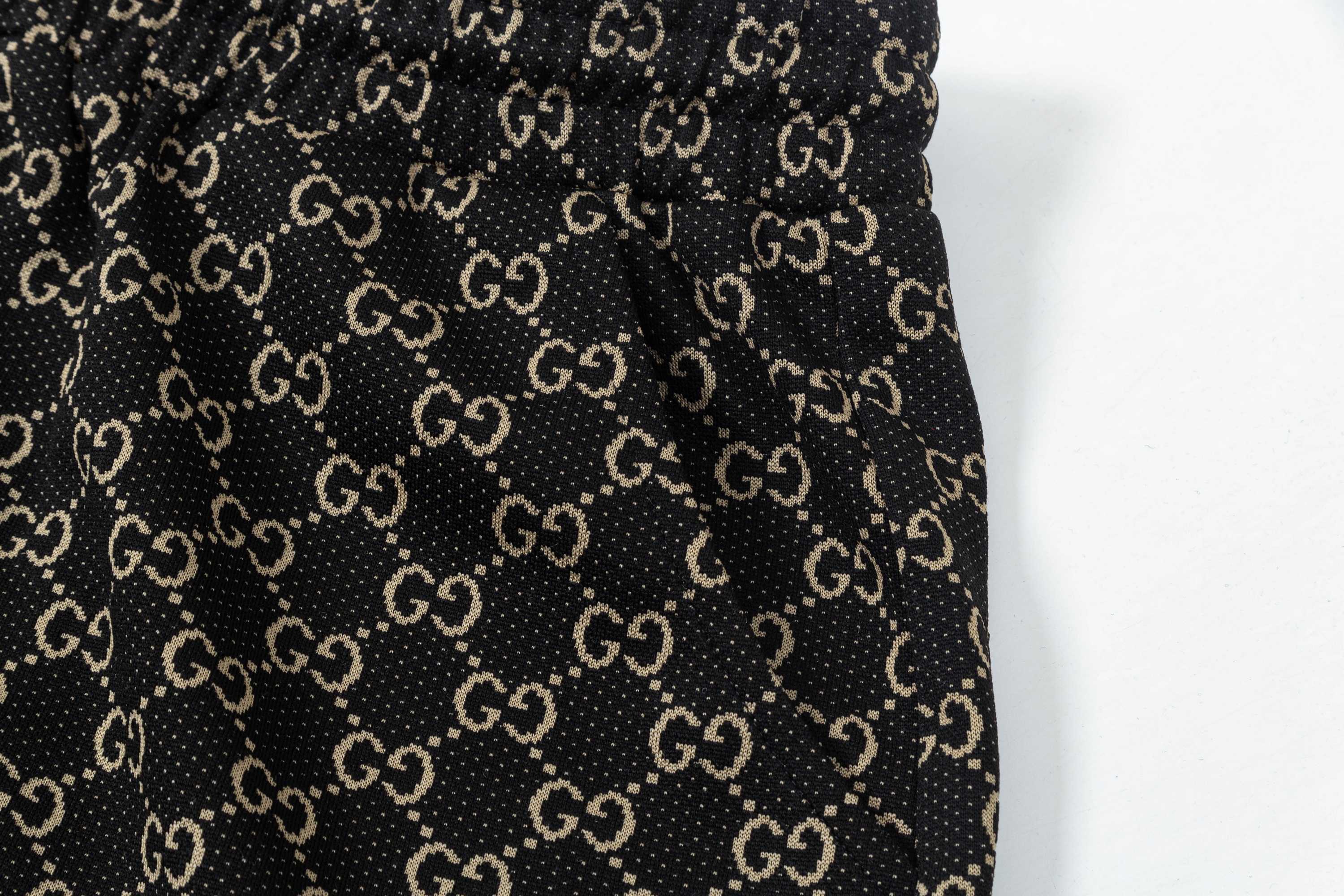 Gucchi 2025 Knitting Shorts: High-Density, Stylish, Comfy, Custom Gold Thongs, Multiple Colors. - 图片 4