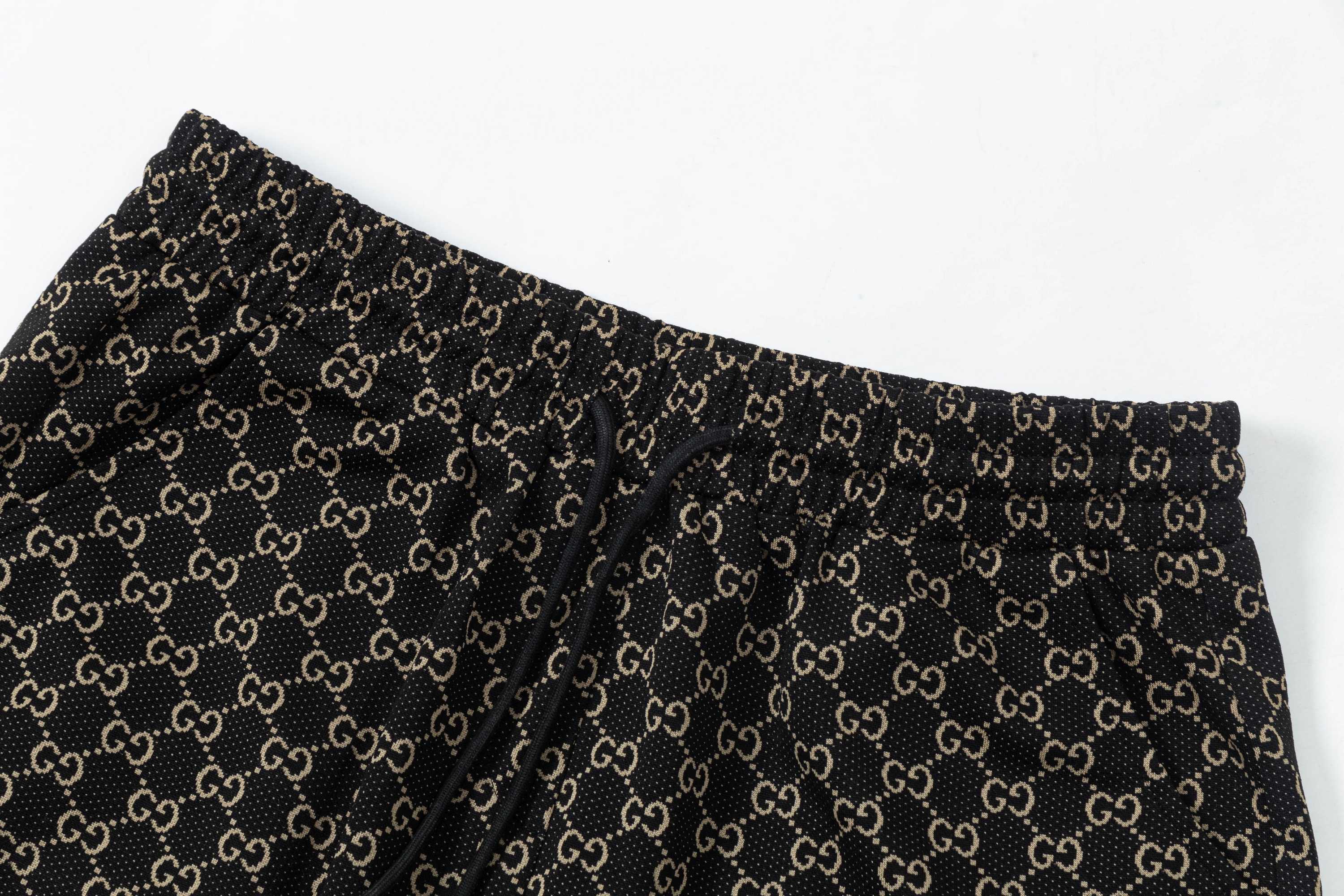 Gucchi 2025 Knitting Shorts: High-Density, Stylish, Comfy, Custom Gold Thongs, Multiple Colors. - 图片 3