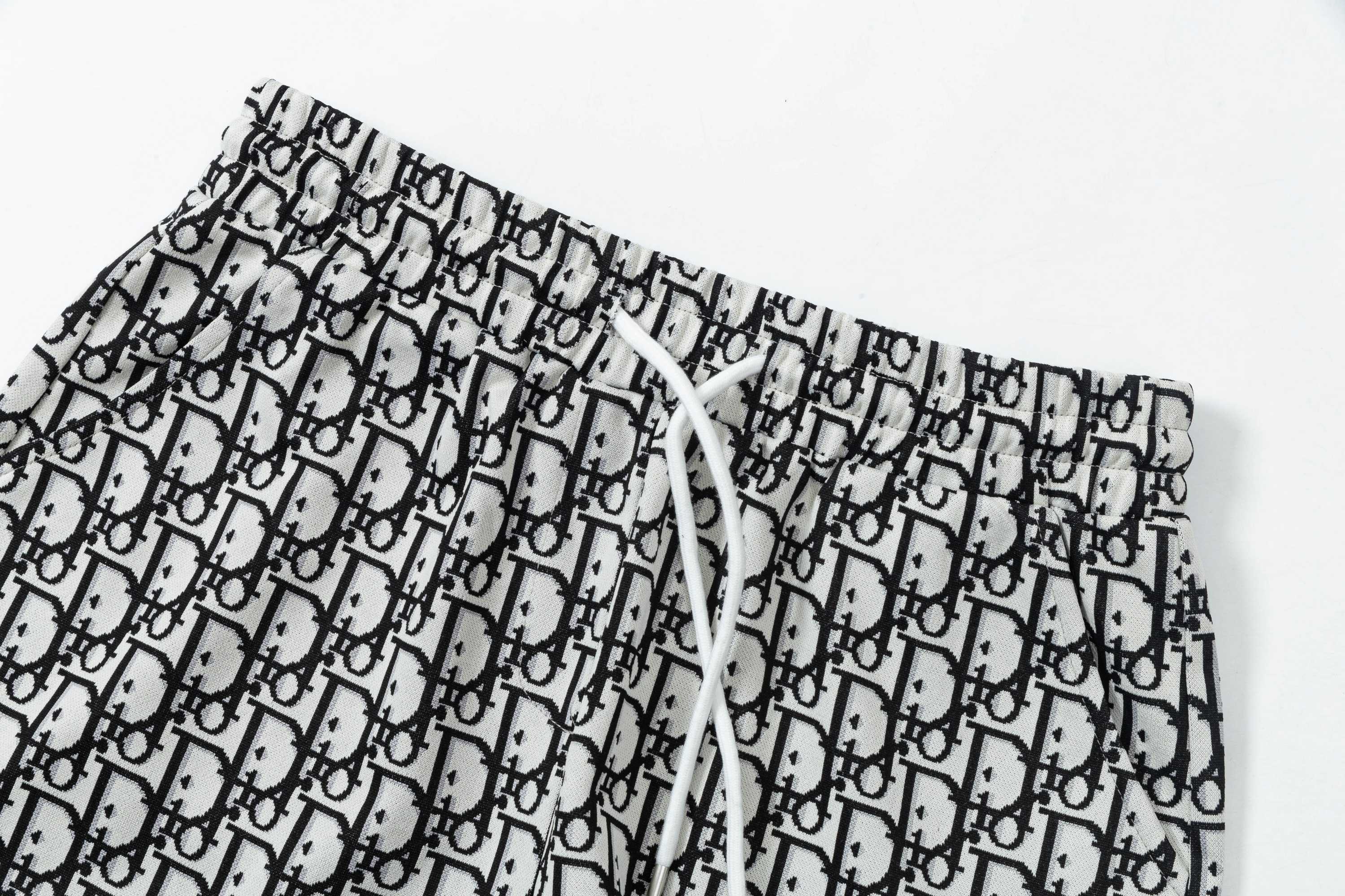 “Dior 2025 Spring Summer Knitting Shorts: High-Density Process, Gold Ropes, Stylish Comfort” - 图片 3