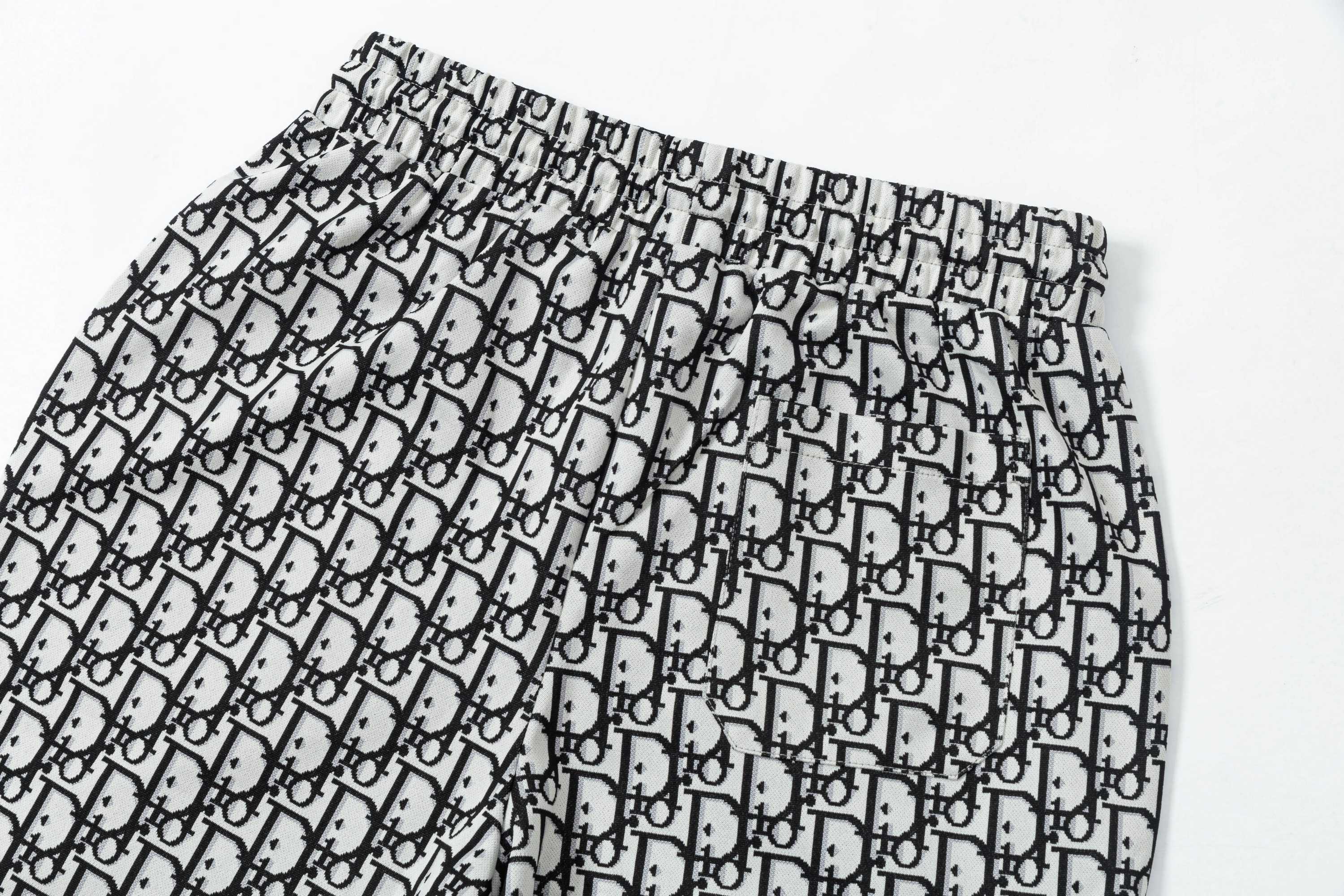 “Dior 2025 Spring Summer Knitting Shorts: High-Density Process, Gold Ropes, Stylish Comfort” - 图片 4