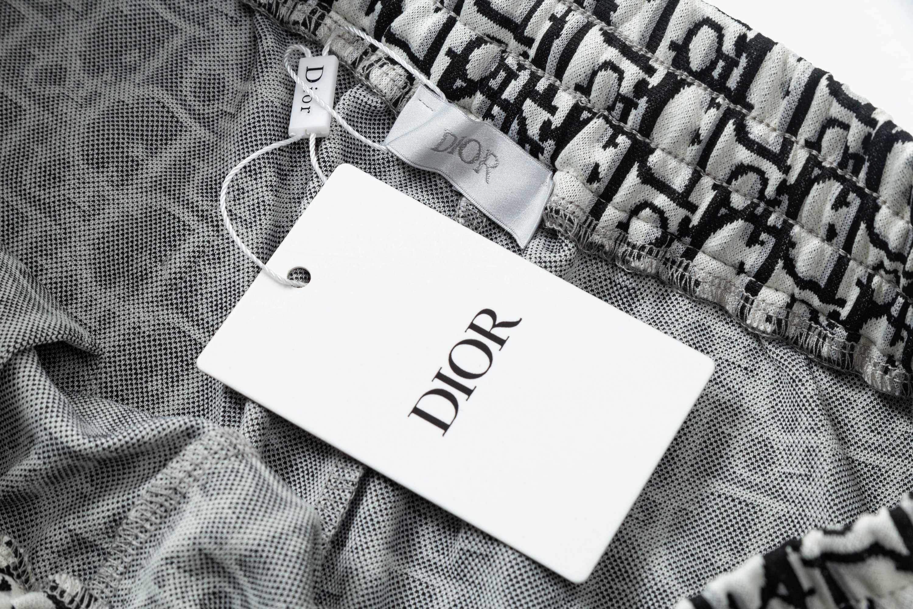 “Dior 2025 Spring Summer Knitting Shorts: High-Density Process, Gold Ropes, Stylish Comfort” - 图片 9