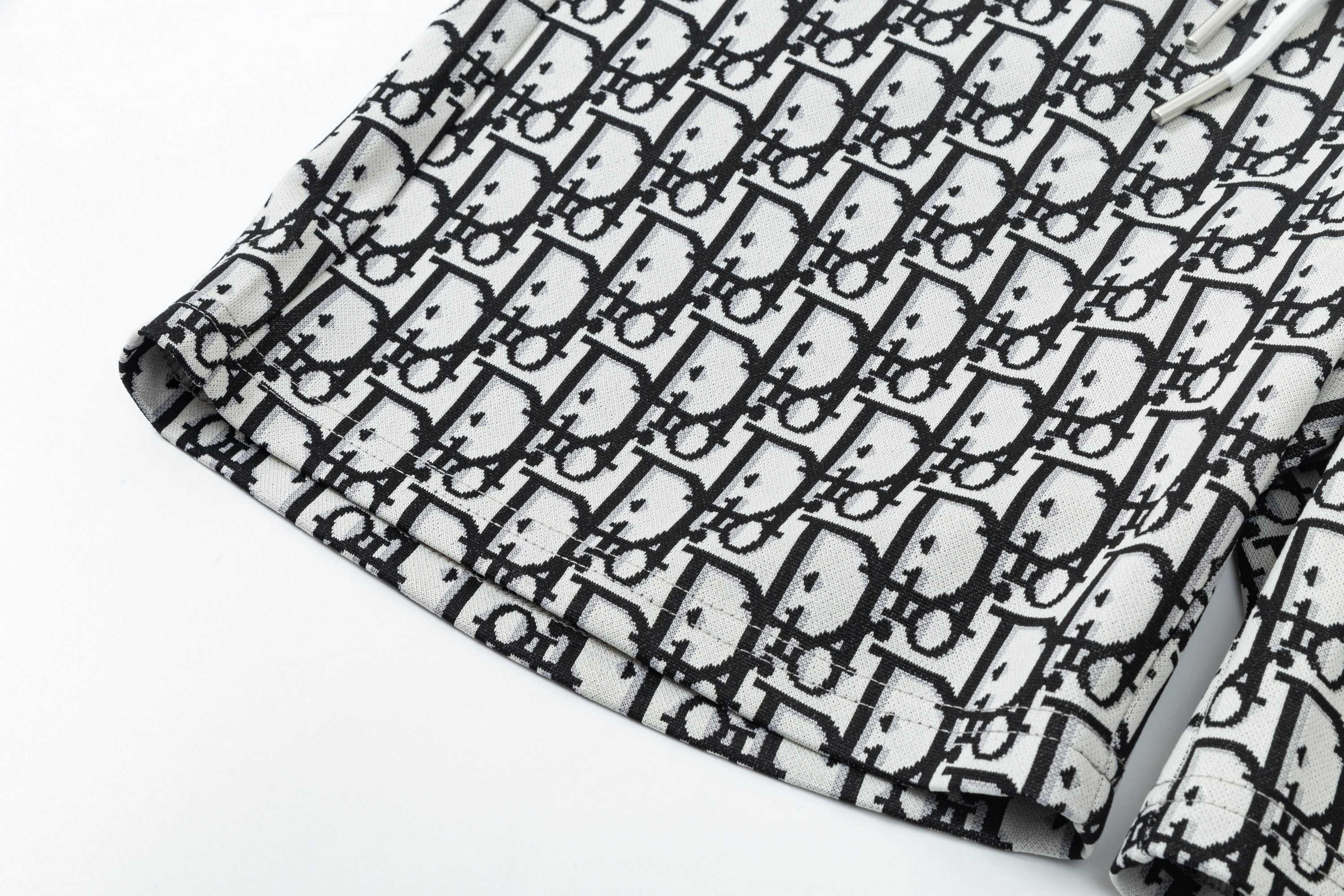 “Dior 2025 Spring Summer Knitting Shorts: High-Density Process, Gold Ropes, Stylish Comfort” - 图片 8