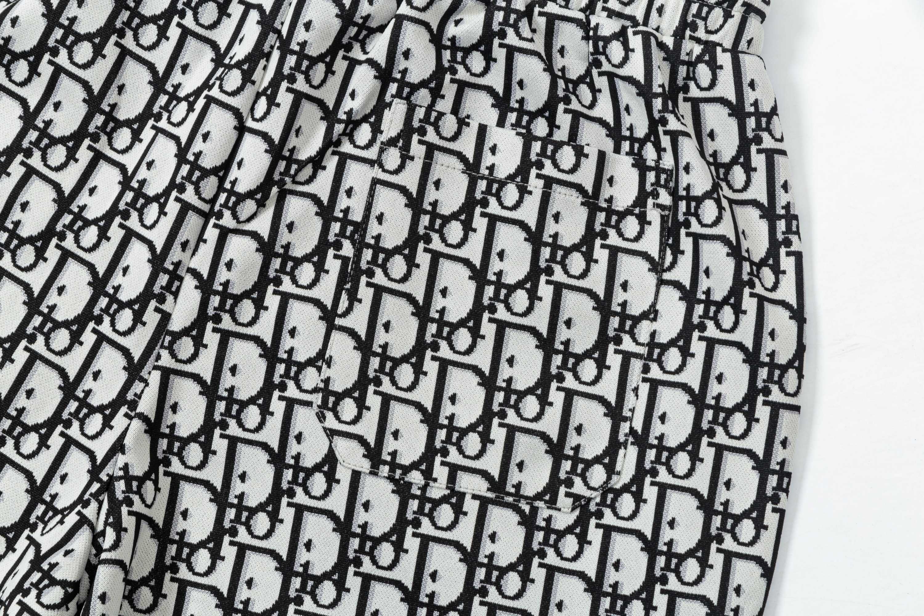 “Dior 2025 Spring Summer Knitting Shorts: High-Density Process, Gold Ropes, Stylish Comfort” - 图片 6