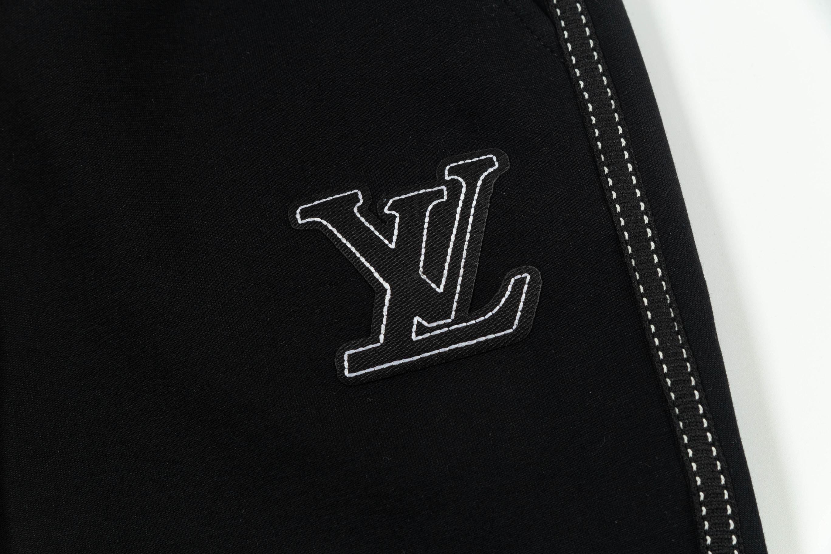 “228 DB 2025 LV Custom Knitting Shorts with Embroidered Logo, Black, M-4XL” - 图片 4