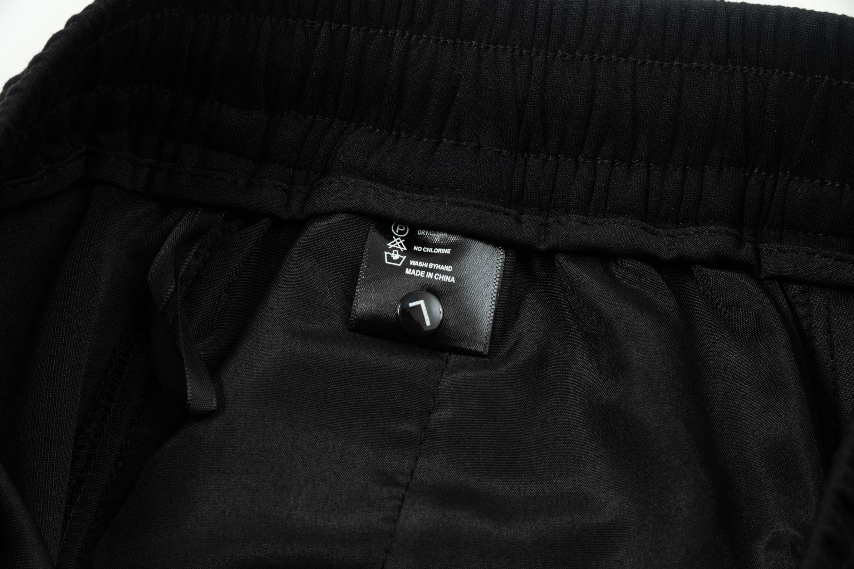 “228 DB 2025 LV Custom Knitting Shorts with Embroidered Logo, Black, M-4XL” - 图片 6