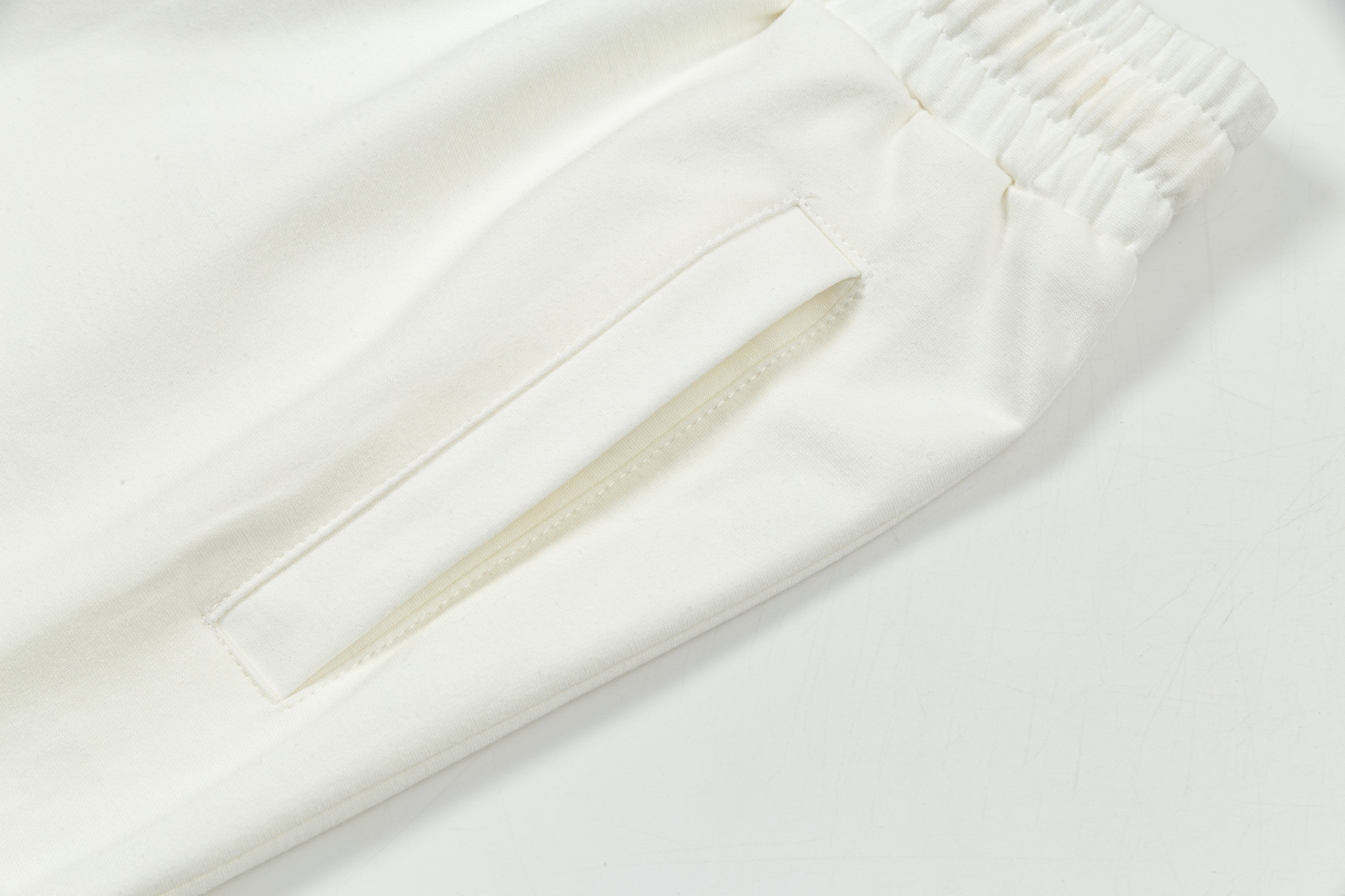 2025 Prada New Knitting Shorts with Custom Fabric and Embroidered Logo - 图片 5