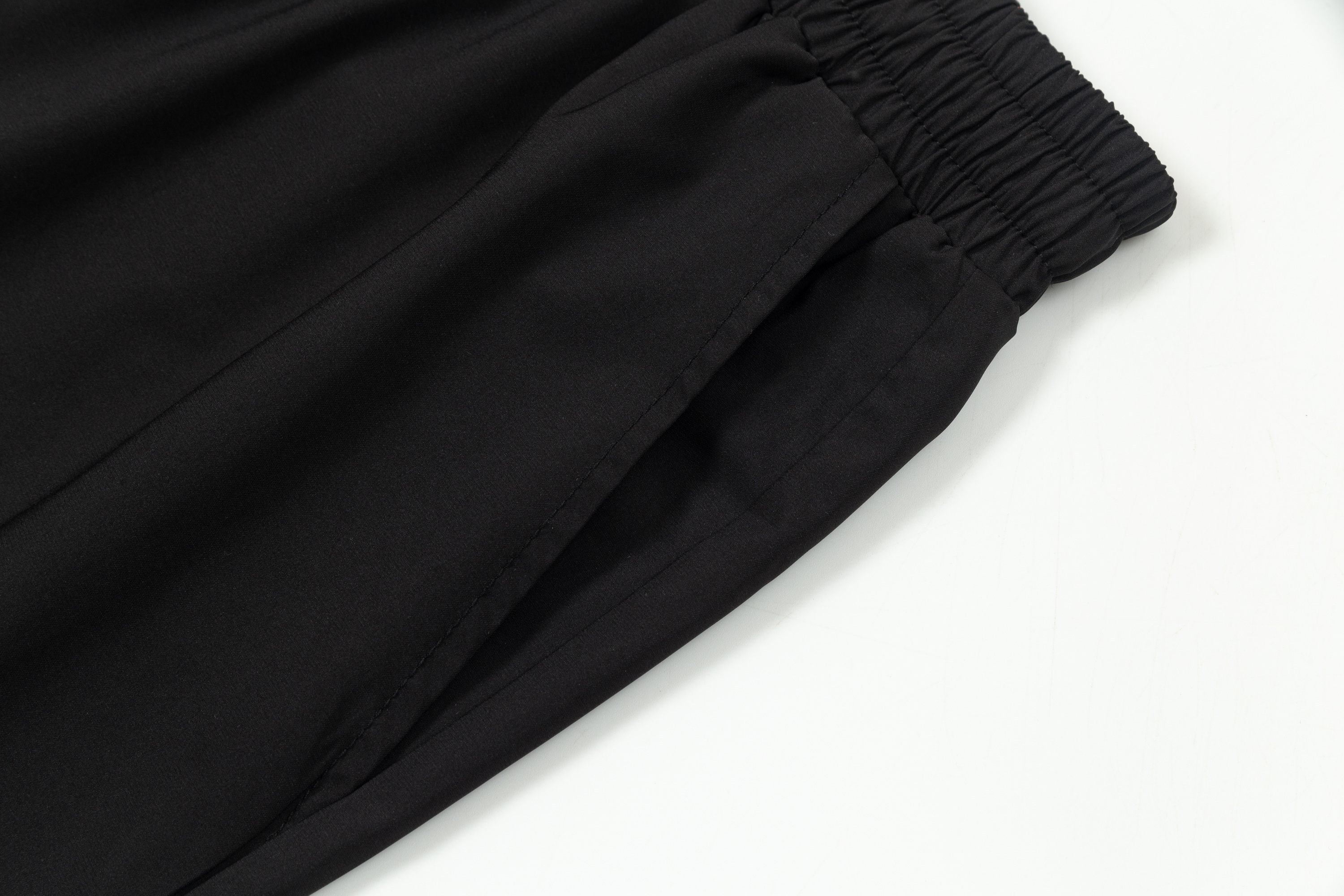 Custom Fast-Dry Beach Shorts with Logo Embroidery in Various Colors and Sizes - 图片 4