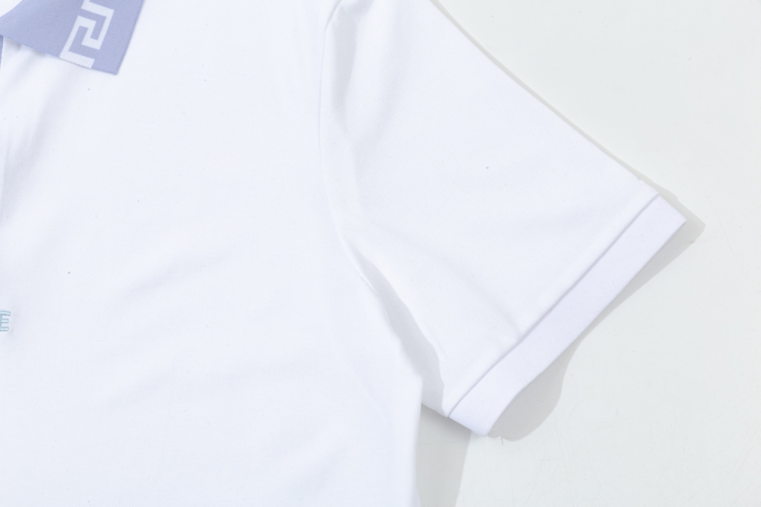 High-Quality Versace Polo Shirts with Gorretex Logo Buttons in White and Light Blue - 图片 7