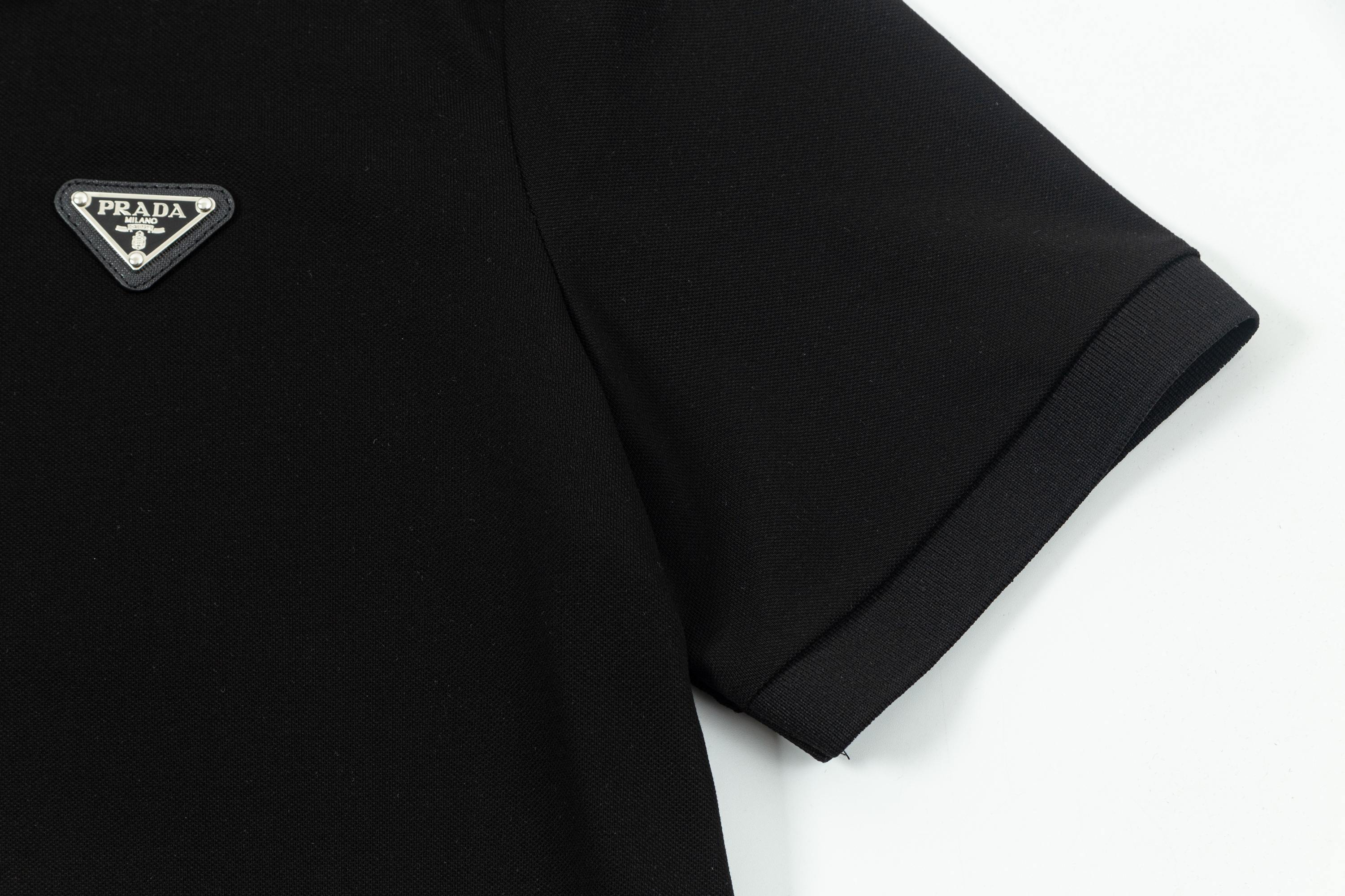 New 2025 Prada POLO Shirts with Gorretex Logo Buttons in White and Black, Sizes M-3XL - 图片 7