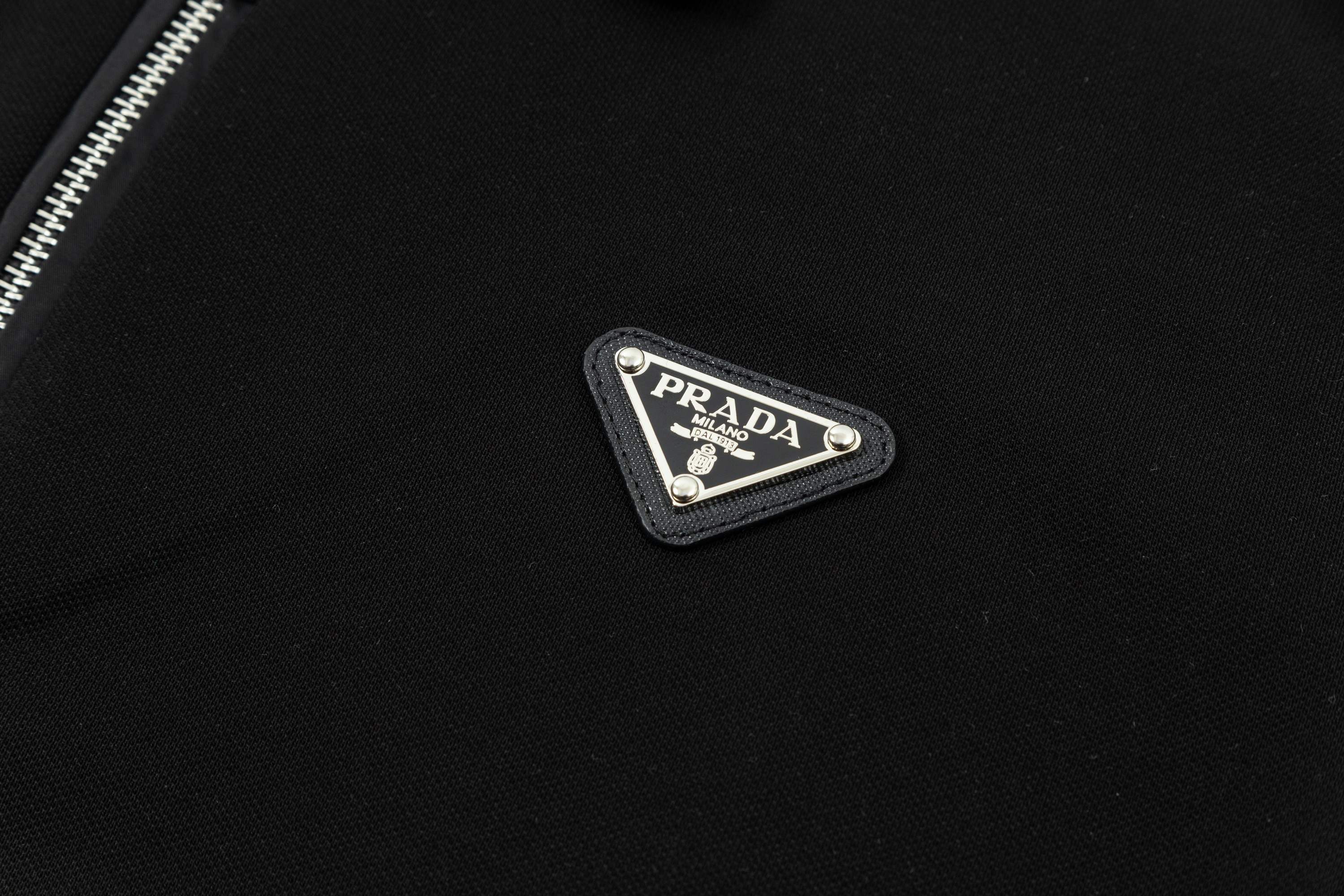 New 2025 Prada POLO Shirts with Gorretex Logo Buttons in White and Black, Sizes M-3XL - 图片 6