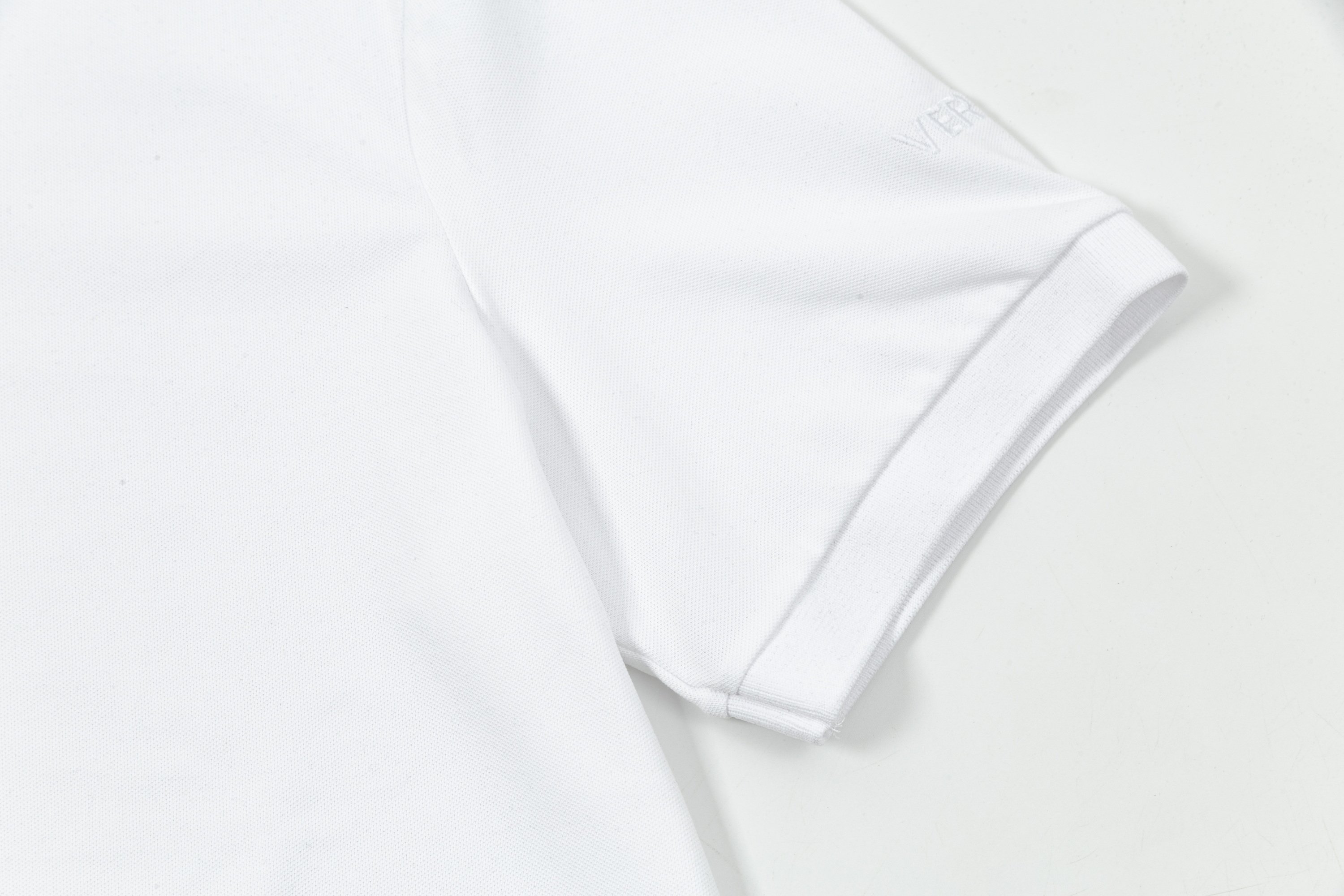 High-Quality Versace Polo Shirts with Gorretex Logo Buttons in White and Black Sizes M-3XL - 图片 8