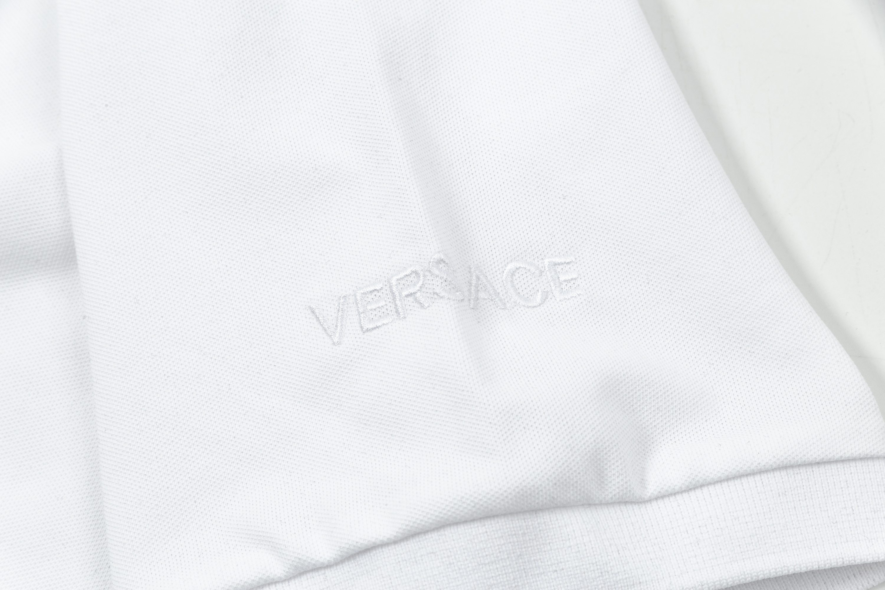 High-Quality Versace Polo Shirts with Gorretex Logo Buttons in White and Black Sizes M-3XL - 图片 6