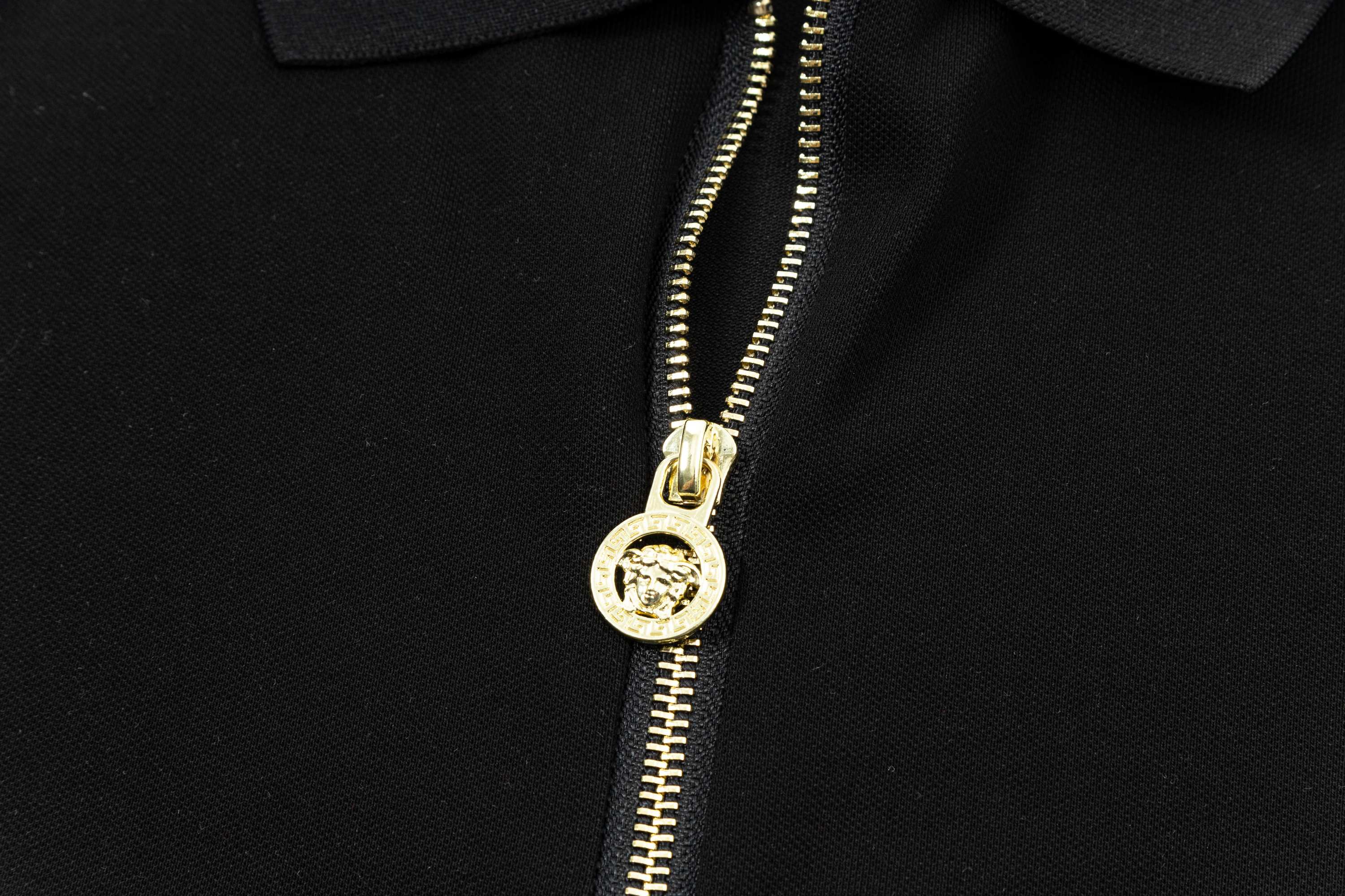 High-Quality Versace POLO Shirts with Gorretex Logo Buttons in White and Black - 图片 5