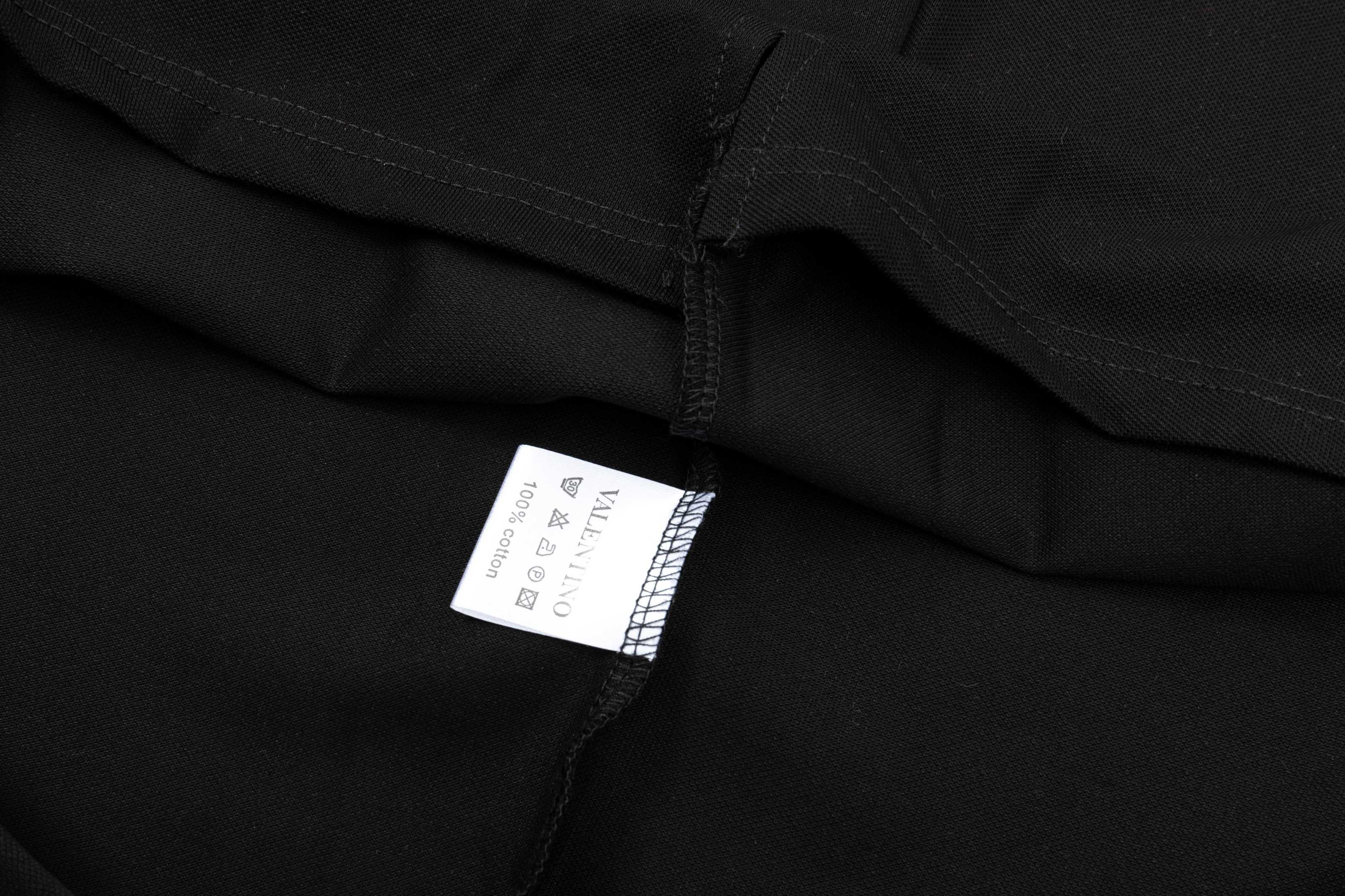 High-quality Valentino POLO shirts with Gorretex logo buttons in white and black. Sizes M-3XL. - 图片 8