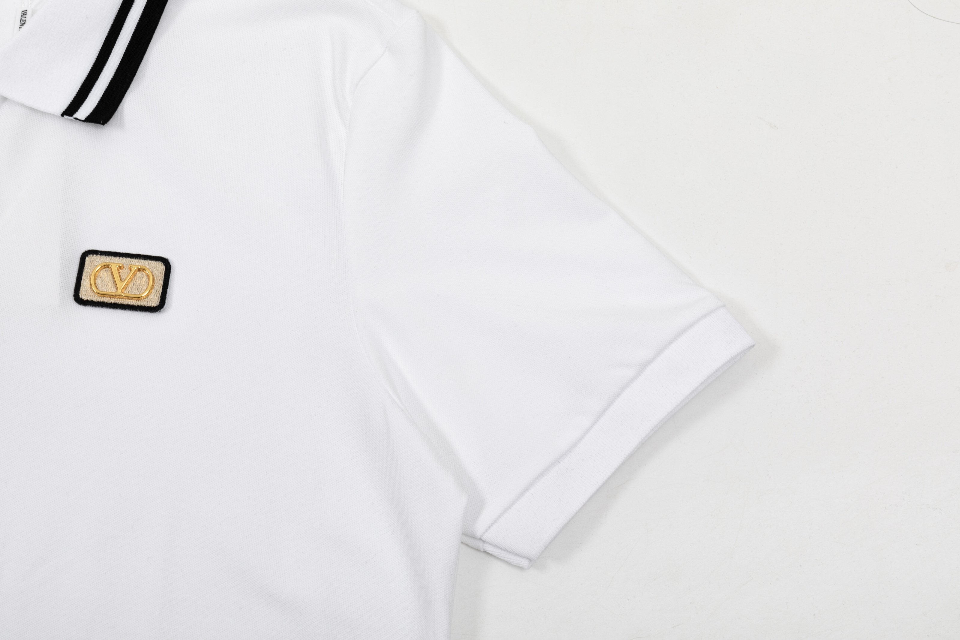 New Valentino POLO Shirts with Gorretex Logo Buttons – 2025 Collection in White and Black - 图片 6