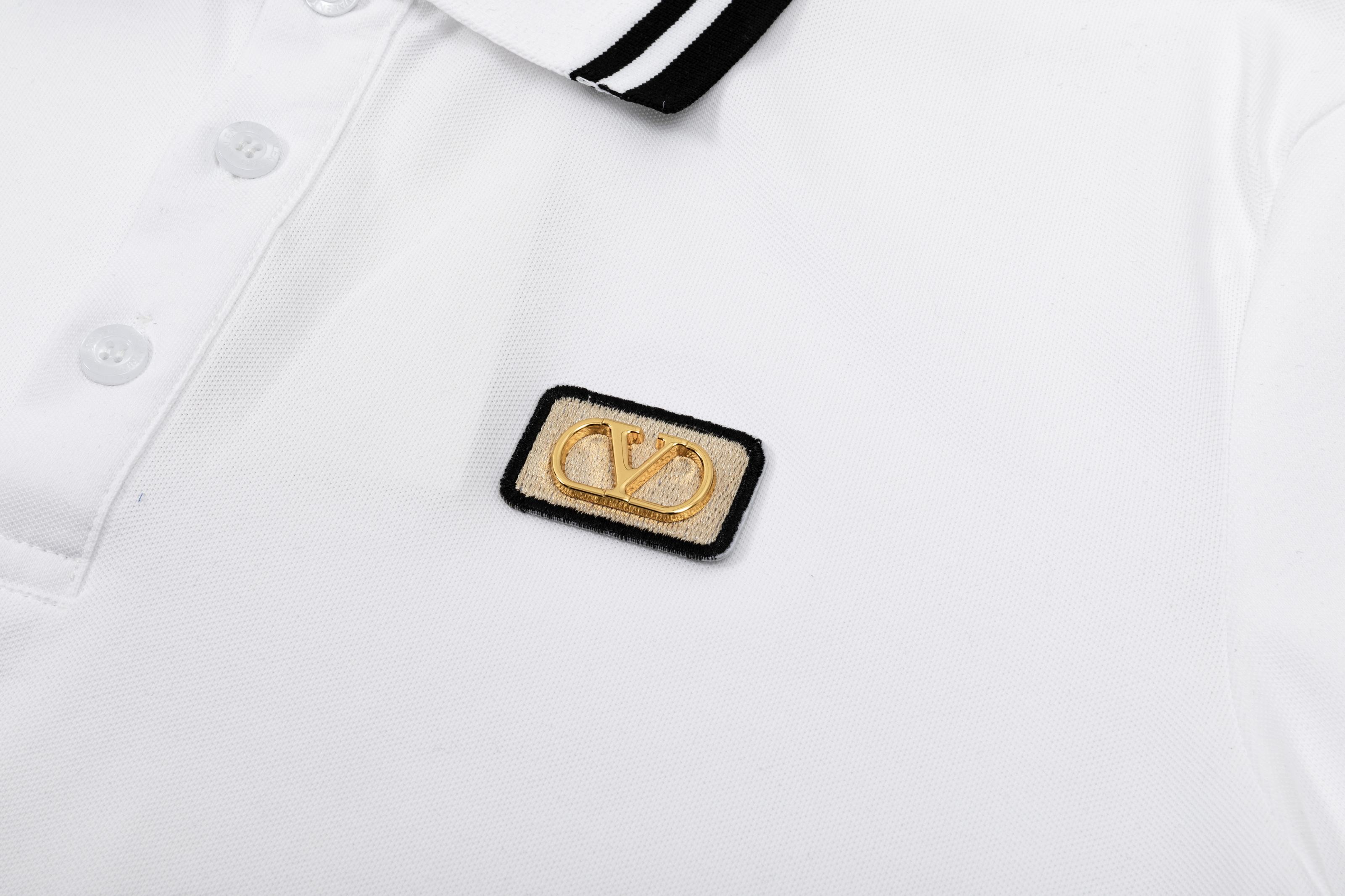 New Valentino POLO Shirts with Gorretex Logo Buttons – 2025 Collection in White and Black - 图片 5