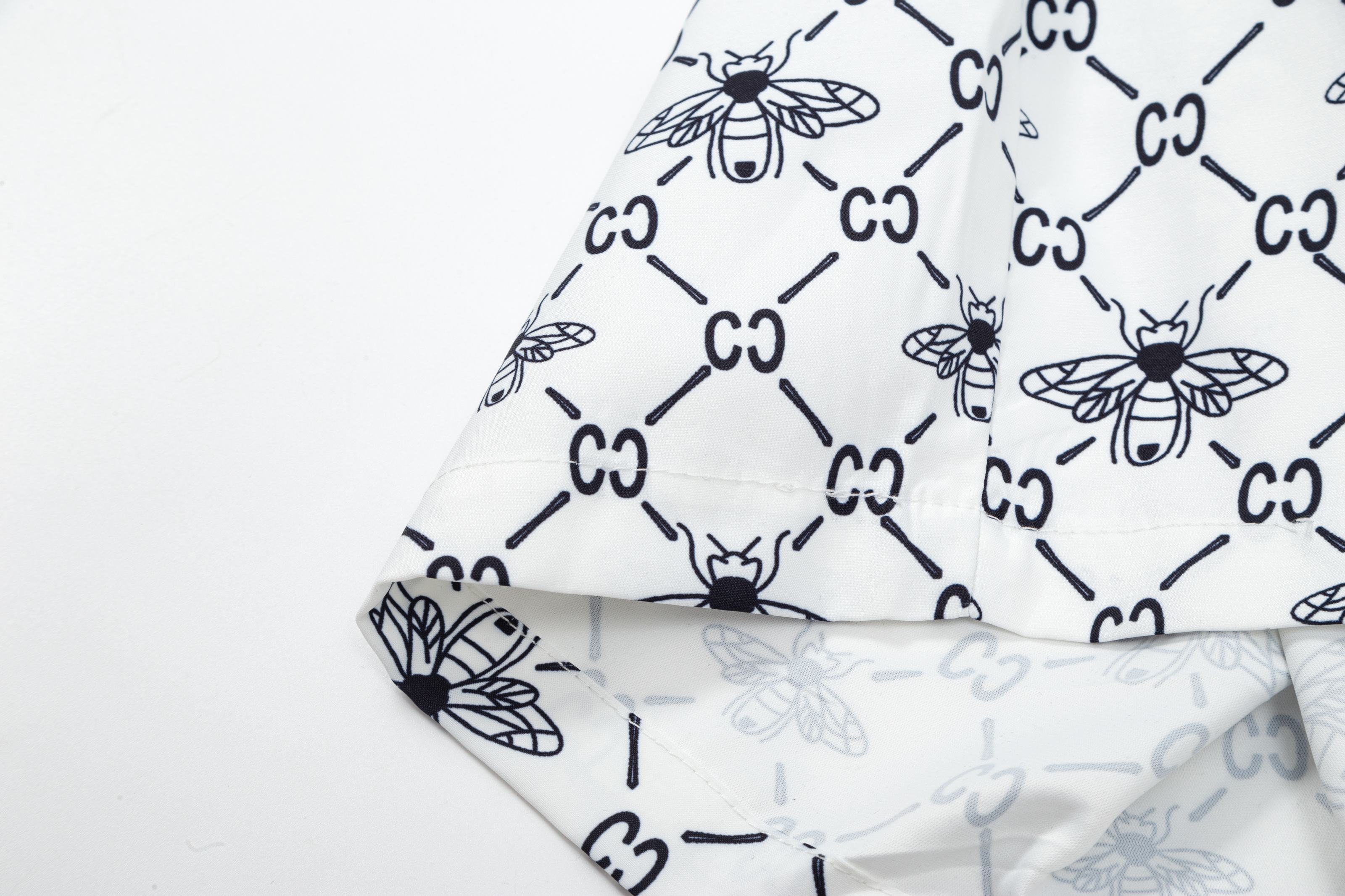 GUCCI 经典款小蜜蜂 沙滩短裤服装,gucci 6