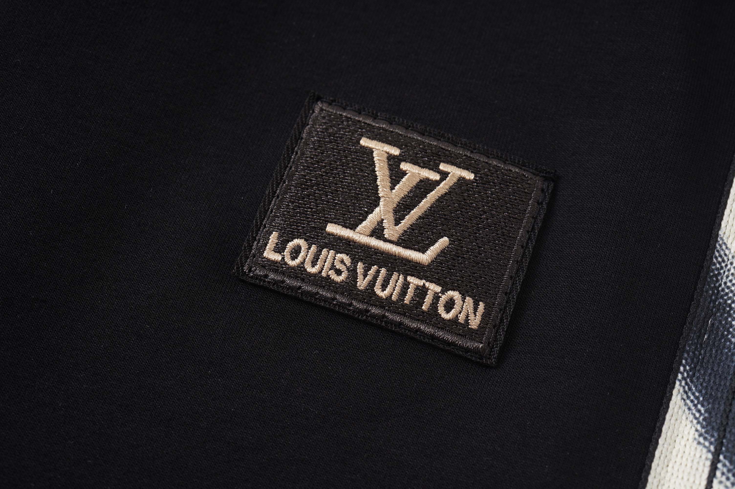 🅿️130
LV 驴家 2025秋冬新款休闲直筒长裤
刺绣logo织带工艺 （四季款不断货）
专柜定制面料 透气舒适度高，细节无可挑剔，品牌元素设计理念，体现高品质。手感细腻柔软！呈现休闲裁剪，上身版型超赞！
颜色：黑色  白色
码数：M—2XL 

