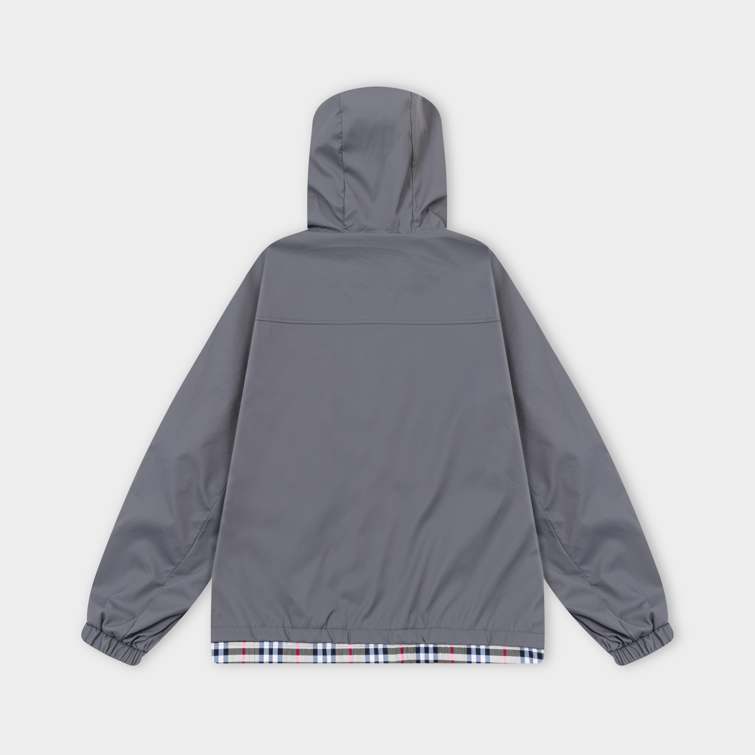 💰250
2025  巴宝莉BURBEBBY  秋冬新品  定制五金 .刺绣logo。高品质连帽外套 主推爆版  臻选定制面料 更高档次  高密度记忆拉丝里料  更加时尚舒适 高标准定制 上身非常有型 经典百搭 任何时装都可以搭配 版型超级好 值得推荐！ 
颜色：灰色 黑色  
码数: M-3XL