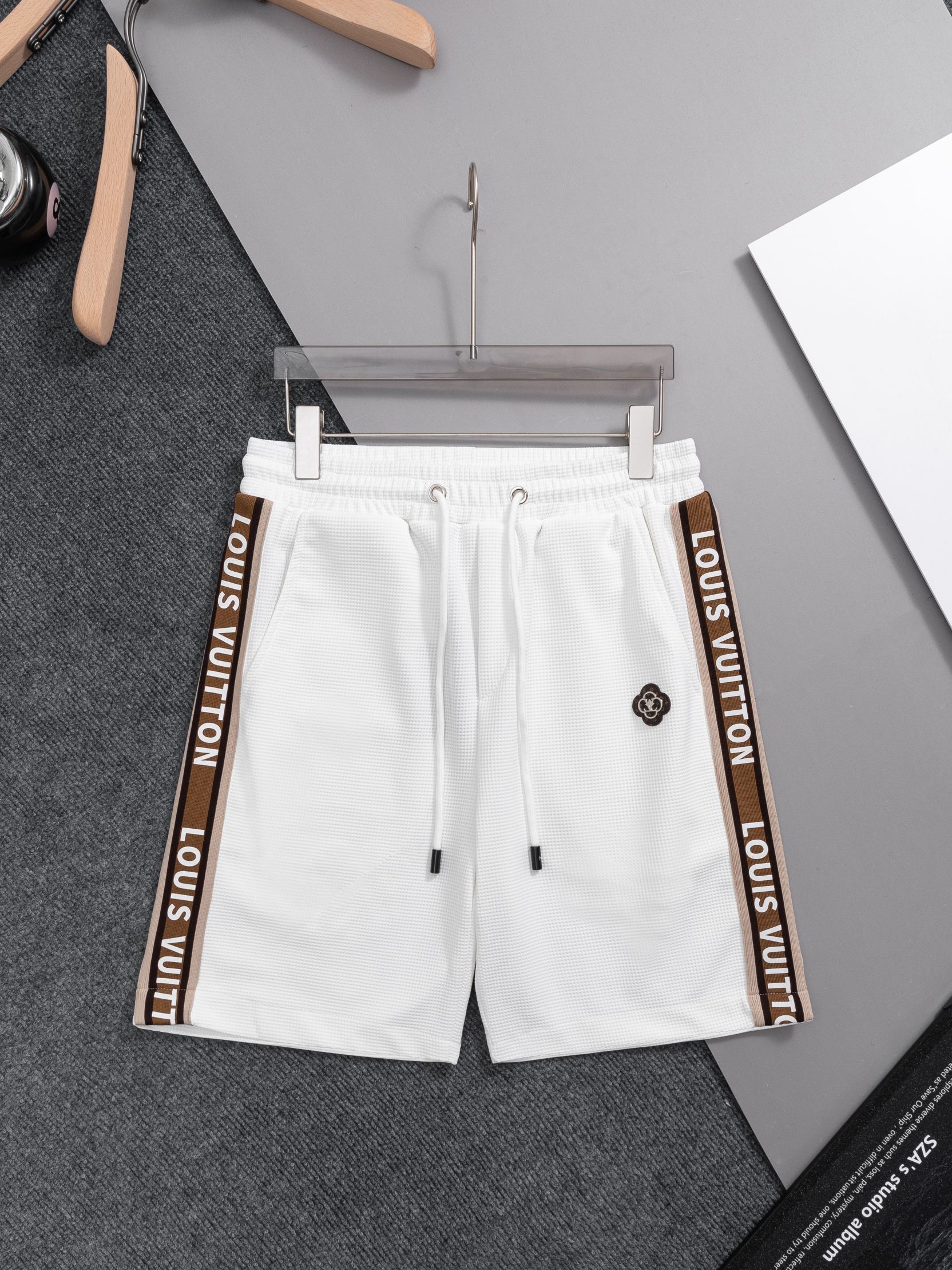 P85 2026 LV Nuevos pantalones cortos de punto gofre, tejido personalizado, logo bordado con técnica de punto. Corte aju…