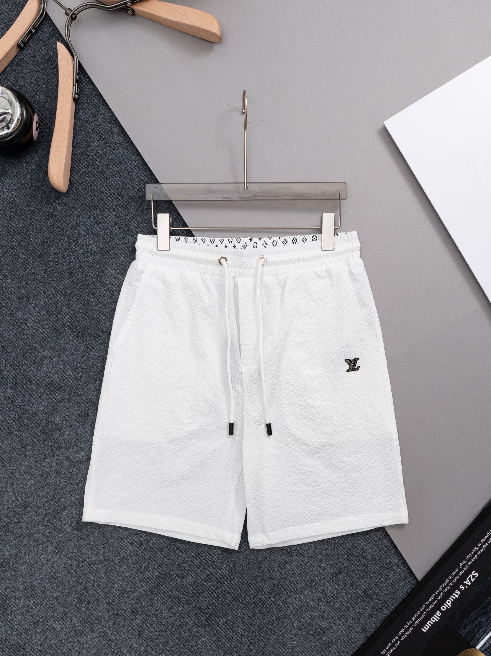 P75 2026 LV Nuevos pantalones cortos de playa de secado rápido en tejido gofre y leche de seda, tejido personalizado, l…