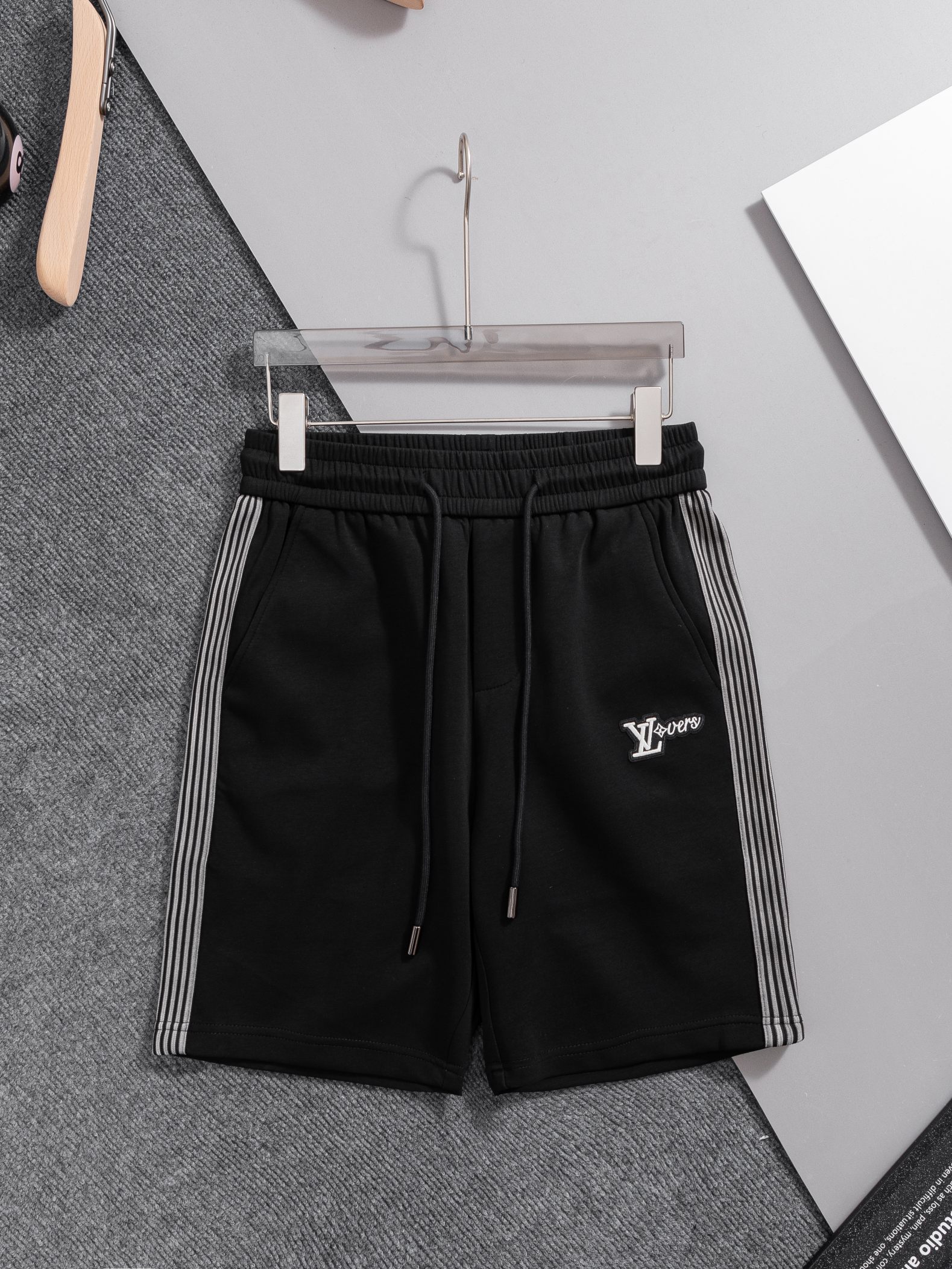 P85 LV Louis Vuitton pantalones cortos de verano 2026, tejido pesado exclusivo personalizado, logo clásico de etiqueta …