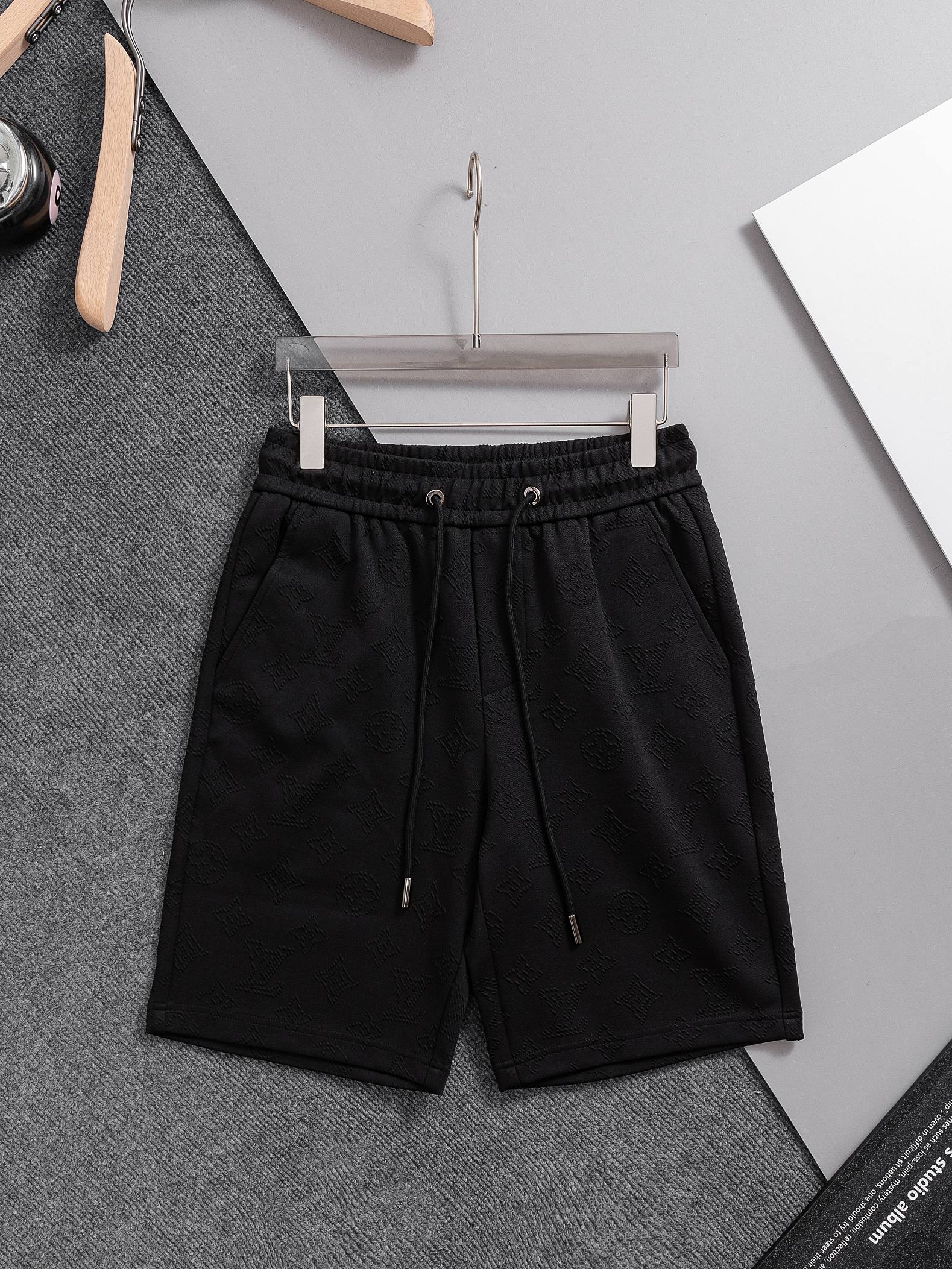 P85 LV 2026 Nuevos pantalones cortos de punto jacquard, tela personalizada, bordado de logo con técnica de punto. Corte…