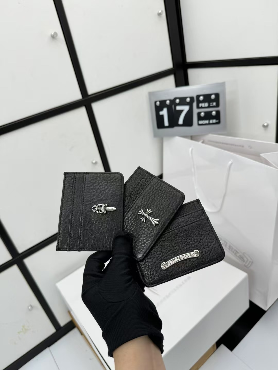 Daily shipping, customer order collection showcase