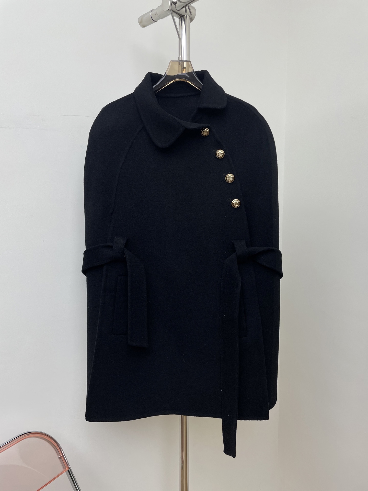 NO:716304,WW 2025 new autumn and winter shawl double-sided tweed, select original wool double-sided tweed fabric, three-dimensional cloak tailoring, wear it like a Korean drama. sml real photos,,shawls,19860909WW 2025秋冬新款披肩双面呢,甄选原厂羊毛双面呢面料,立体斗篷剪裁,穿出韩剧千金感.sml 实拍图,,shawls,,Women's clothing