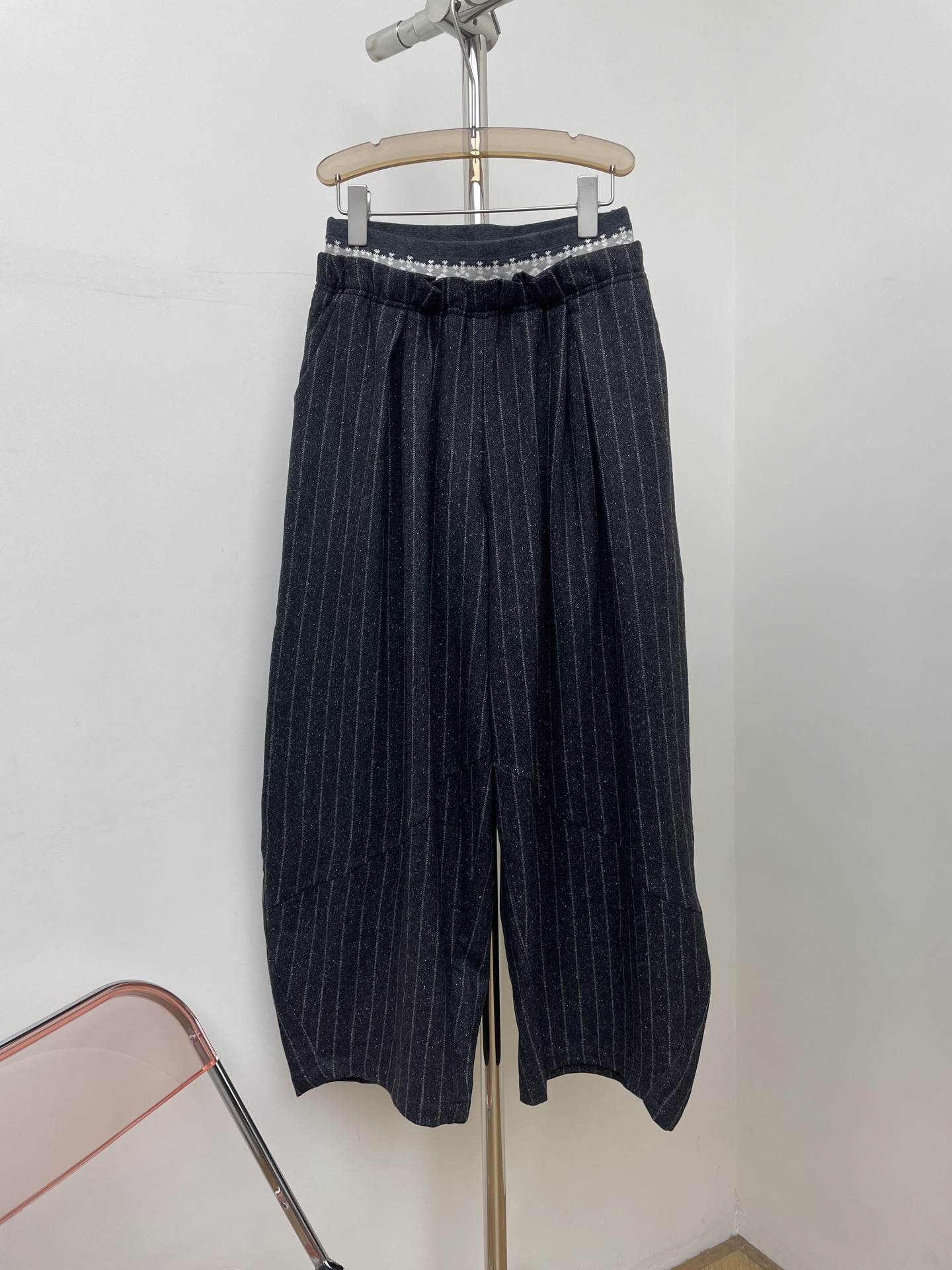 NO:716710,SC 2026 early spring stand-up waist trousers. Exclusively customized knitted waistband, piled drape design to easily create fashionable trousers. xssm P real photo,,19860909SC 2026早春立裁腰长裤.独家定制针织腰头,堆感垂坠设计轻松打造时髦裤型.xssm P实拍图,,,Women's clothing